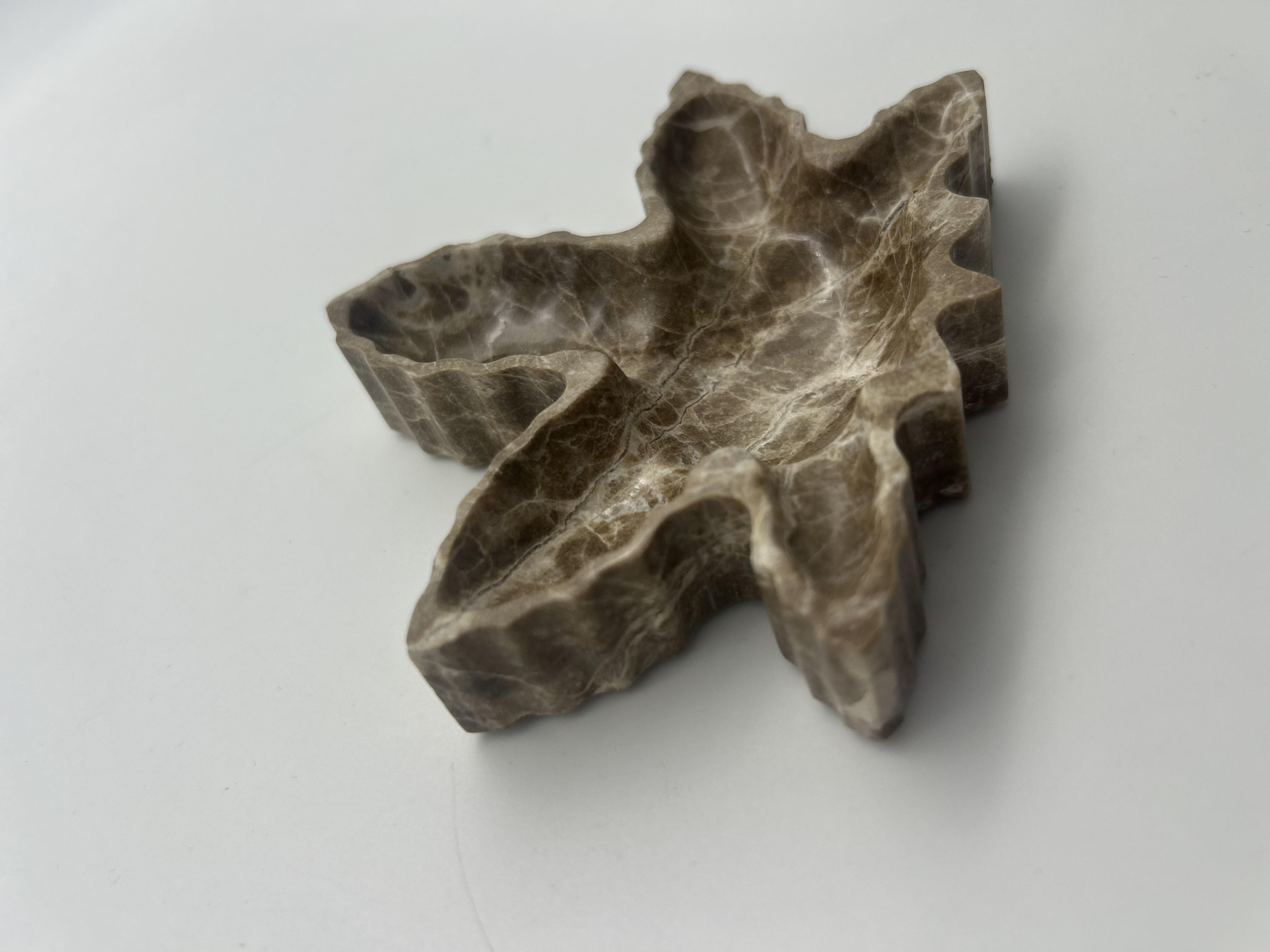 Попільничка мармурова Листок Білий (6277219) - фото 2