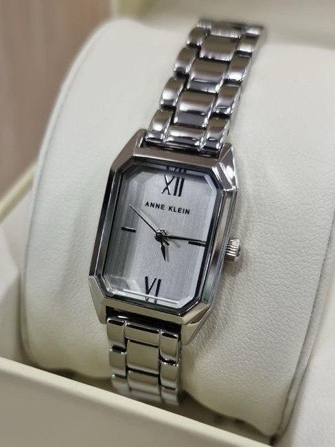 Наручные часы женские Anne Klein AK/5019SVSV с серебристым циферблатом и стальным браслетом