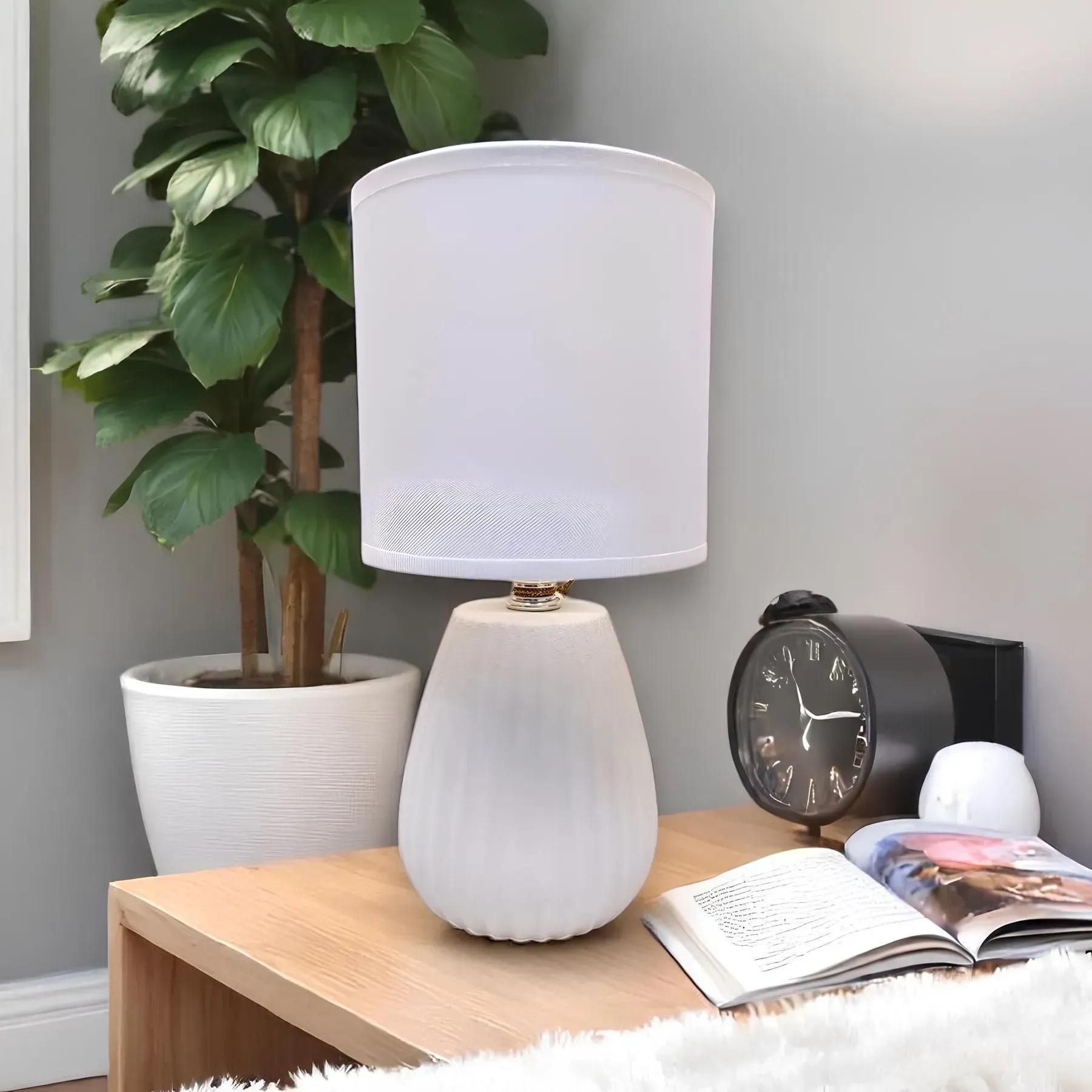 Настільна лампа Valeso Класика Е14 IP20 HS8811 White (28689312) - фото 2 Настільна лампа Valeso Класика Е14 IP20 HS8811 White (28689312) - фото 2