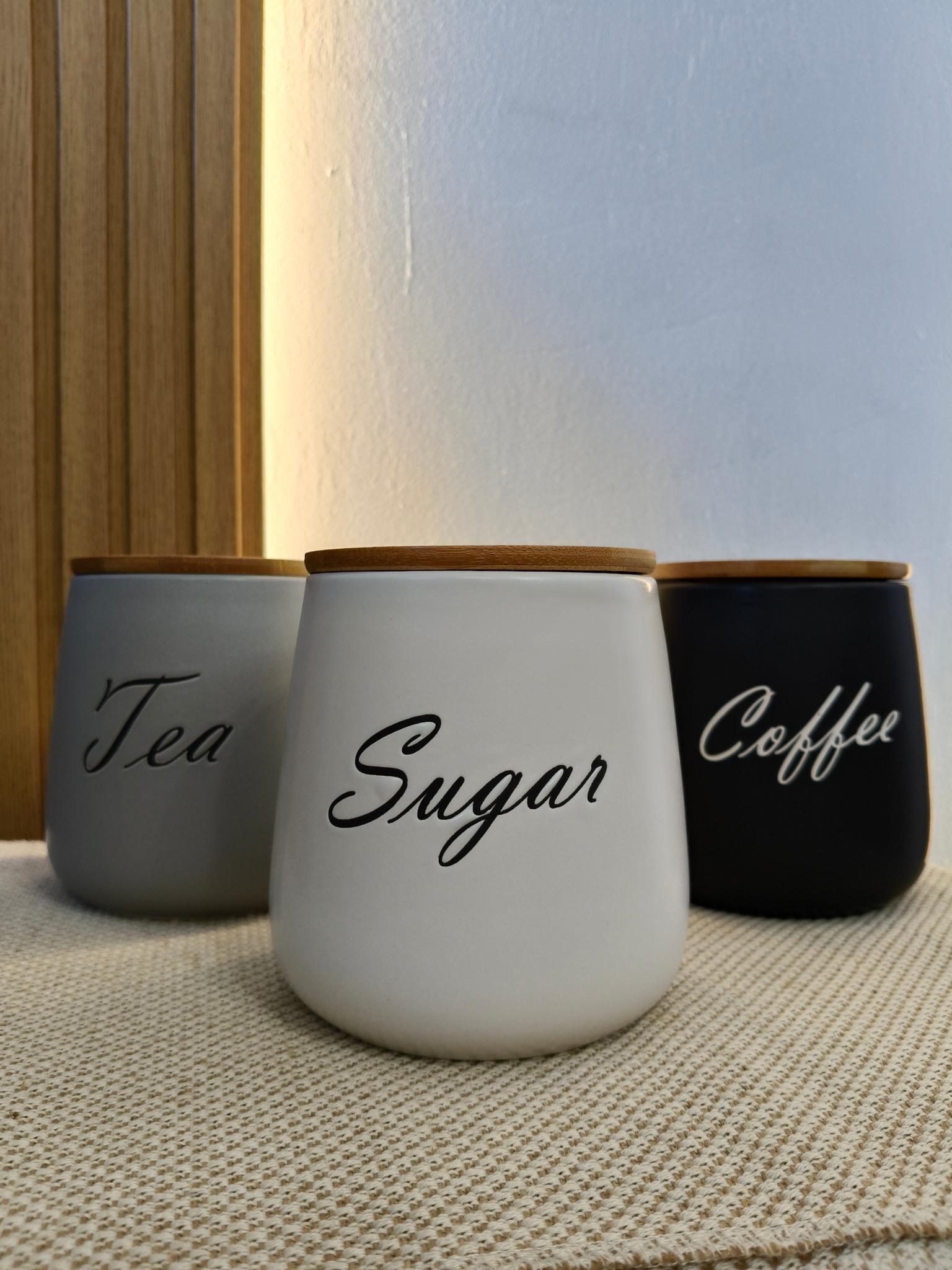 Набор банок керамических Sugar/Tea/Coffee 1 л 3 шт. (25410936) Набор банок керамических Sugar/Tea/Coffee 1 л 3 шт. (25410936)