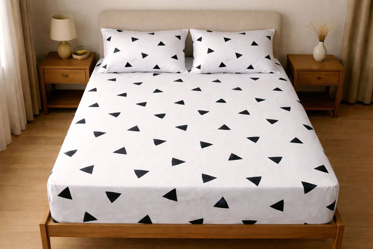 Простынь на резинке Треугольнички Ч 90х200 см и две наволочки 50х70 см бязь Белый (G-302tb/90x200)