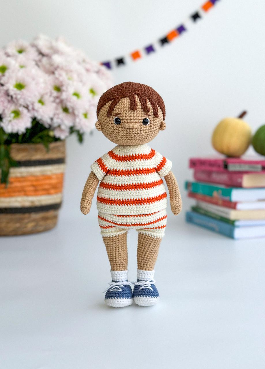 Игрушка вязаная Мальчик в костюме 27 см (28085734)