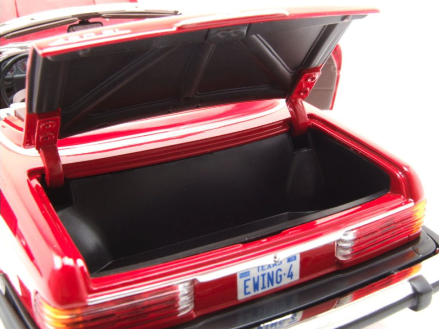 Модель автомобиля Norev 1:18 Mercedes-Benz 450 SL R107 1979 Red (183729) - фото 6 Модель автомобиля Norev 1:18 Mercedes-Benz 450 SL R107 1979 Red (183729) - фото 6