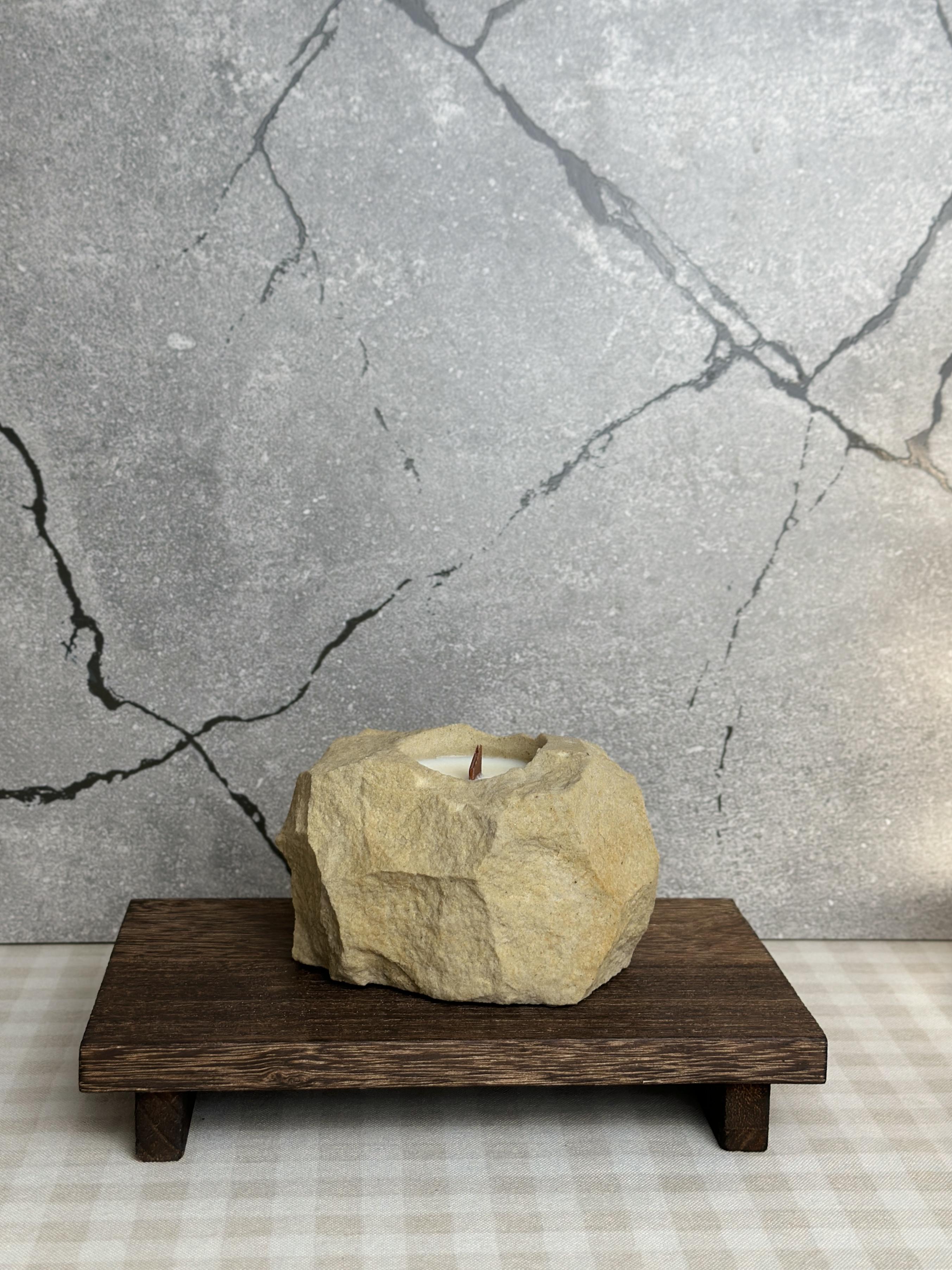 Аромасвечка М из бежевого песчаника Spices & Cinnamon