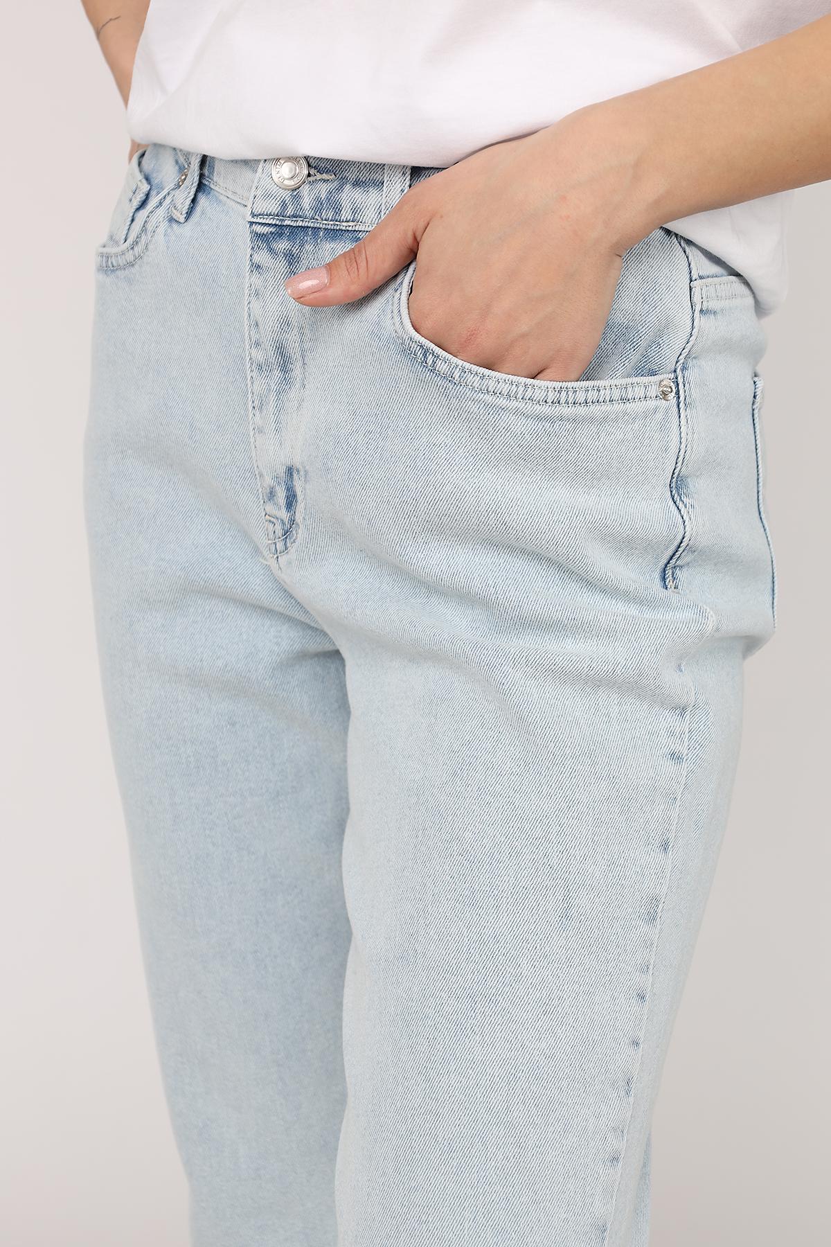 Джинси жіночі Mom ЦБ-00270118 р. 48 Блакитний (SKT001045527) - фото 3 Джинси жіночі Mom ЦБ-00270118 р. 48 Блакитний (SKT001045527) - фото 3