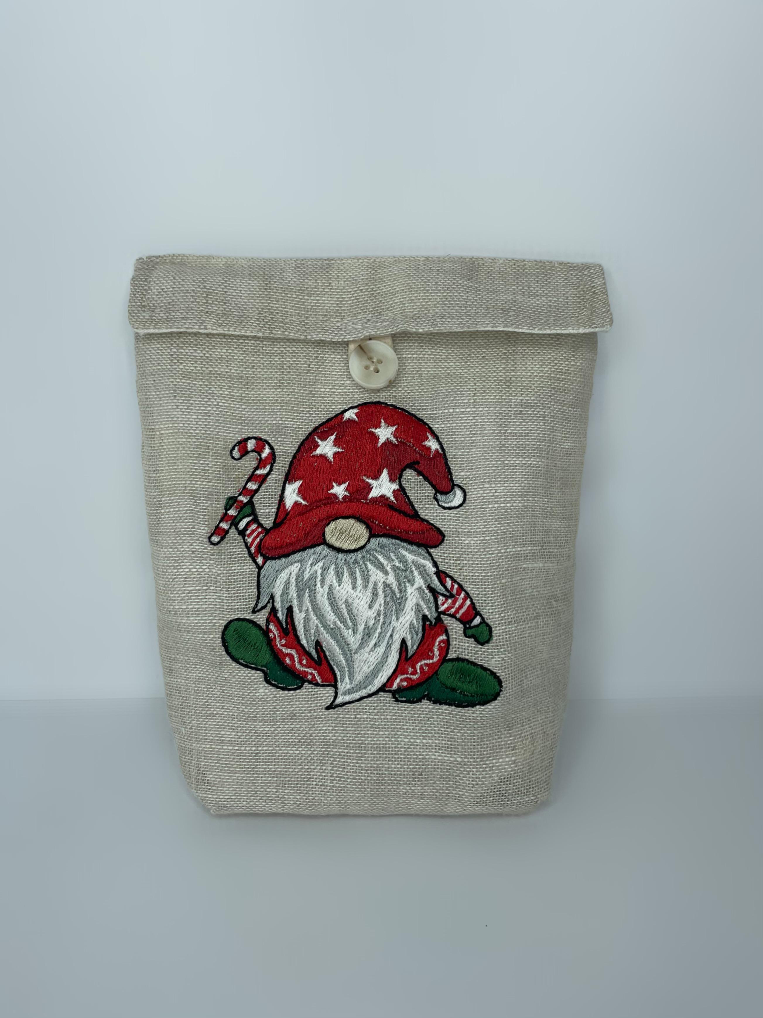 Подарочный мешочек с вышивкой Гном с конфетой 15х20 см (30837148)