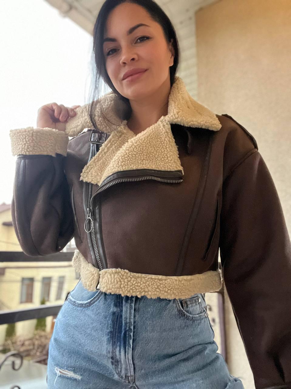 Дубленка женская Aftf Basic 2413 короткая косуха оверсайз на молнии с мехом экозамша L Коричневый (3131) - фото 5 Дубленка женская Aftf Basic 2413 короткая косуха оверсайз на молнии с мехом экозамша L Коричневый (3131) - фото 5