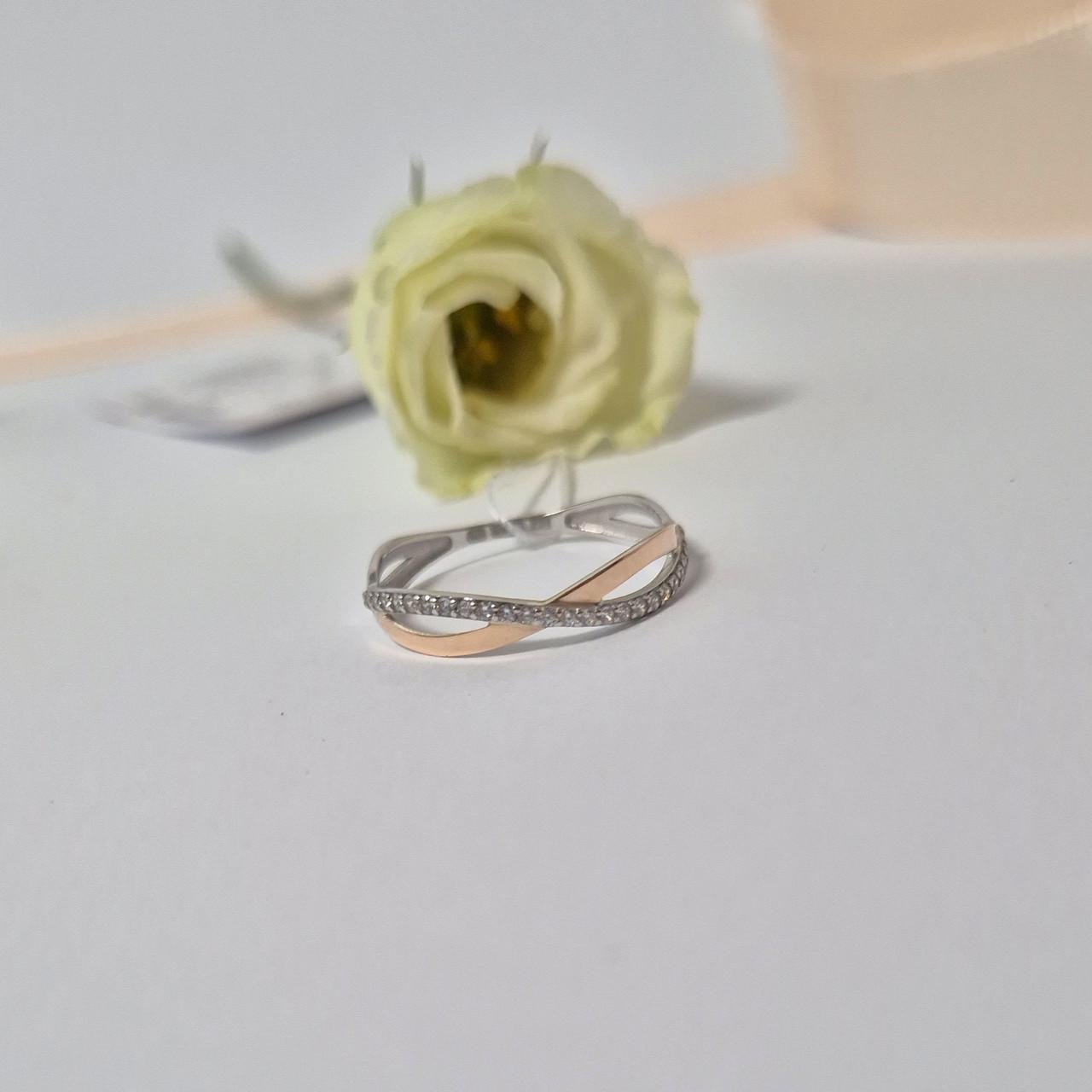 Кольцо с золотой пластиной с белыми камнями серебро 925 пробы золото 375 0,90 г р. 19,5 (1555к)