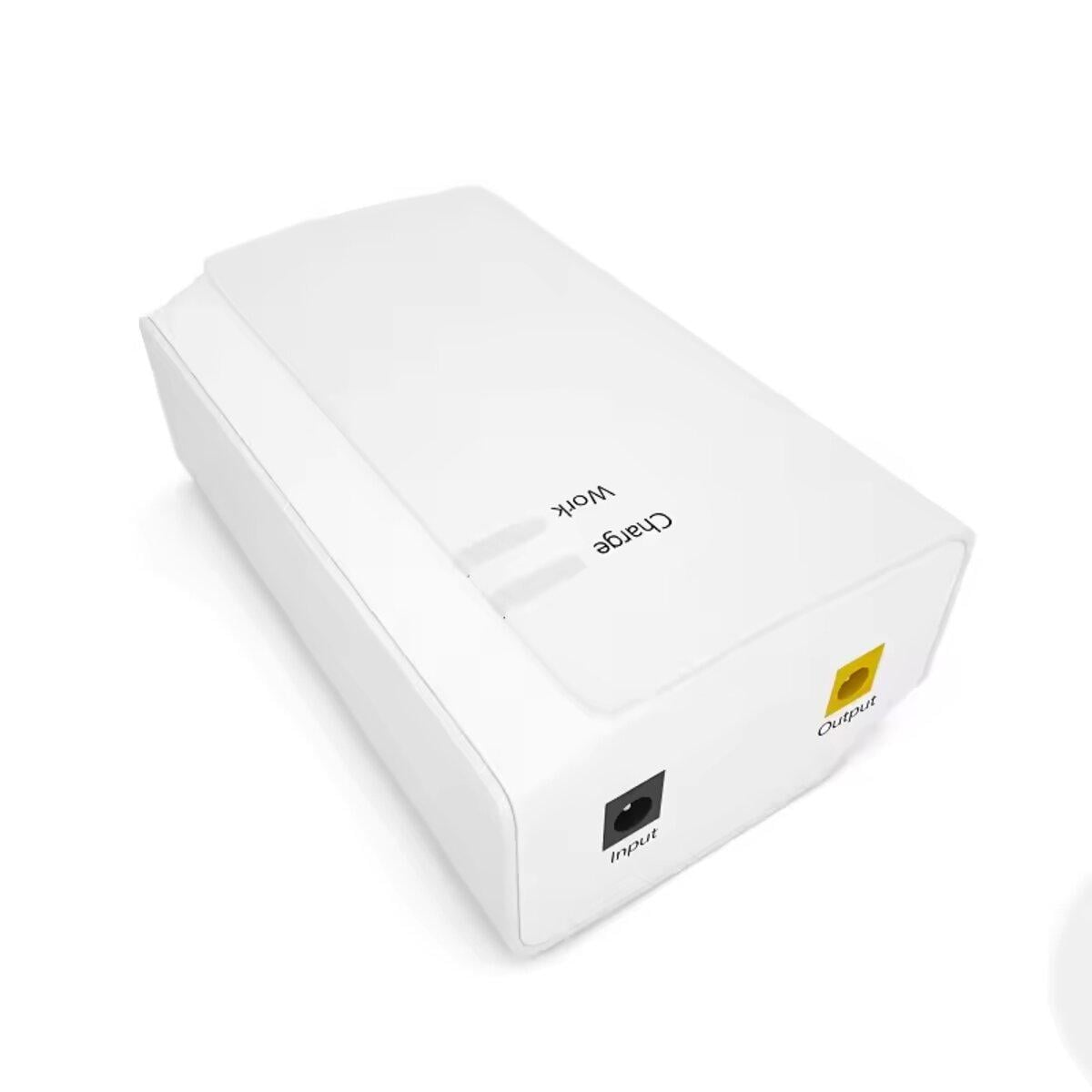 Источник бесперебойного питания для роутера SKE B600 13200 mah Output 12V 2,5A White (21028148) Источник бесперебойного питания для роутера SKE B600 13200 mah Output 12V 2,5A White (21028148)