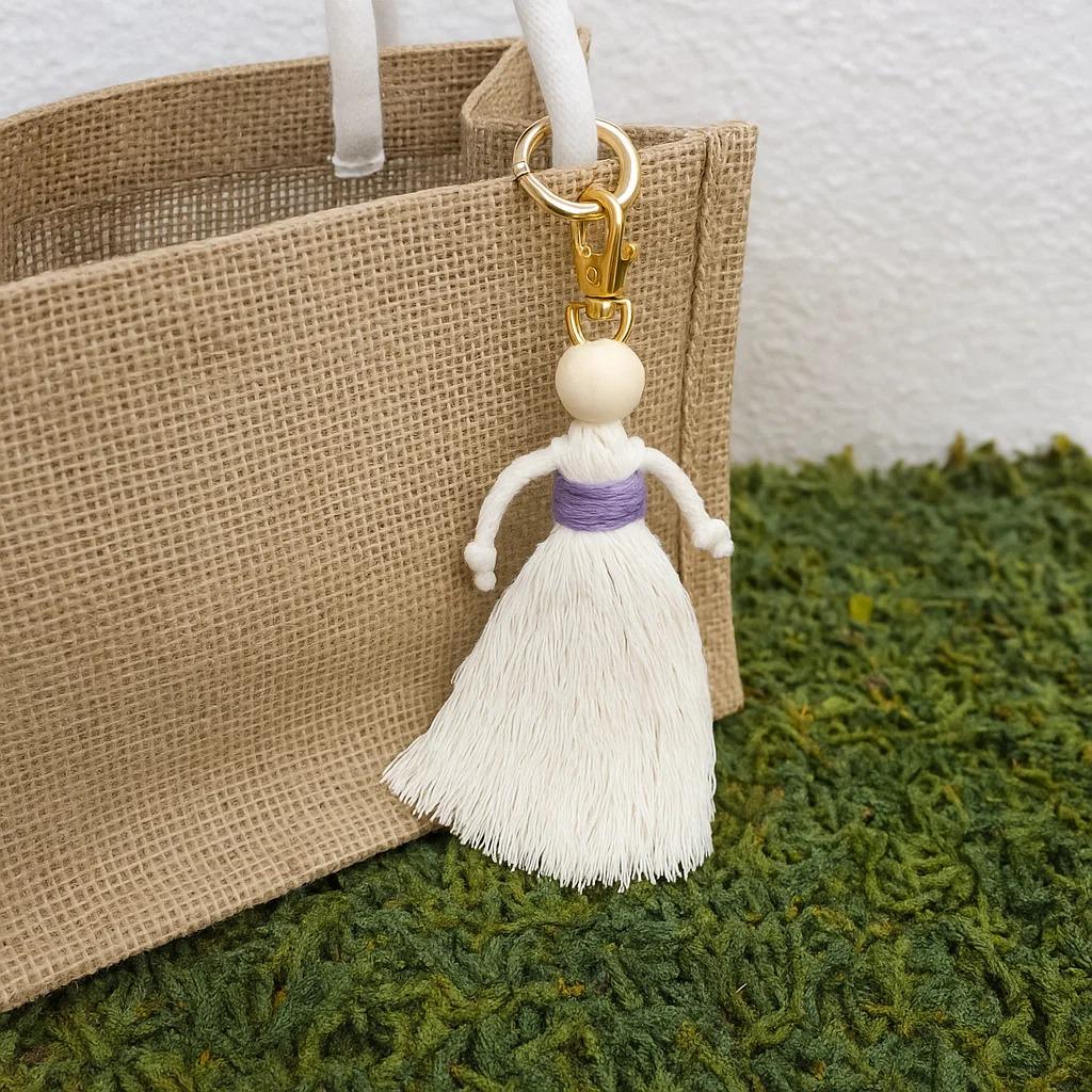 Набор макраме для рукоделия и творчества для ручной вязки и плетения брелока Куколка для ключей и аксессуаров Белый с фиолетовым
