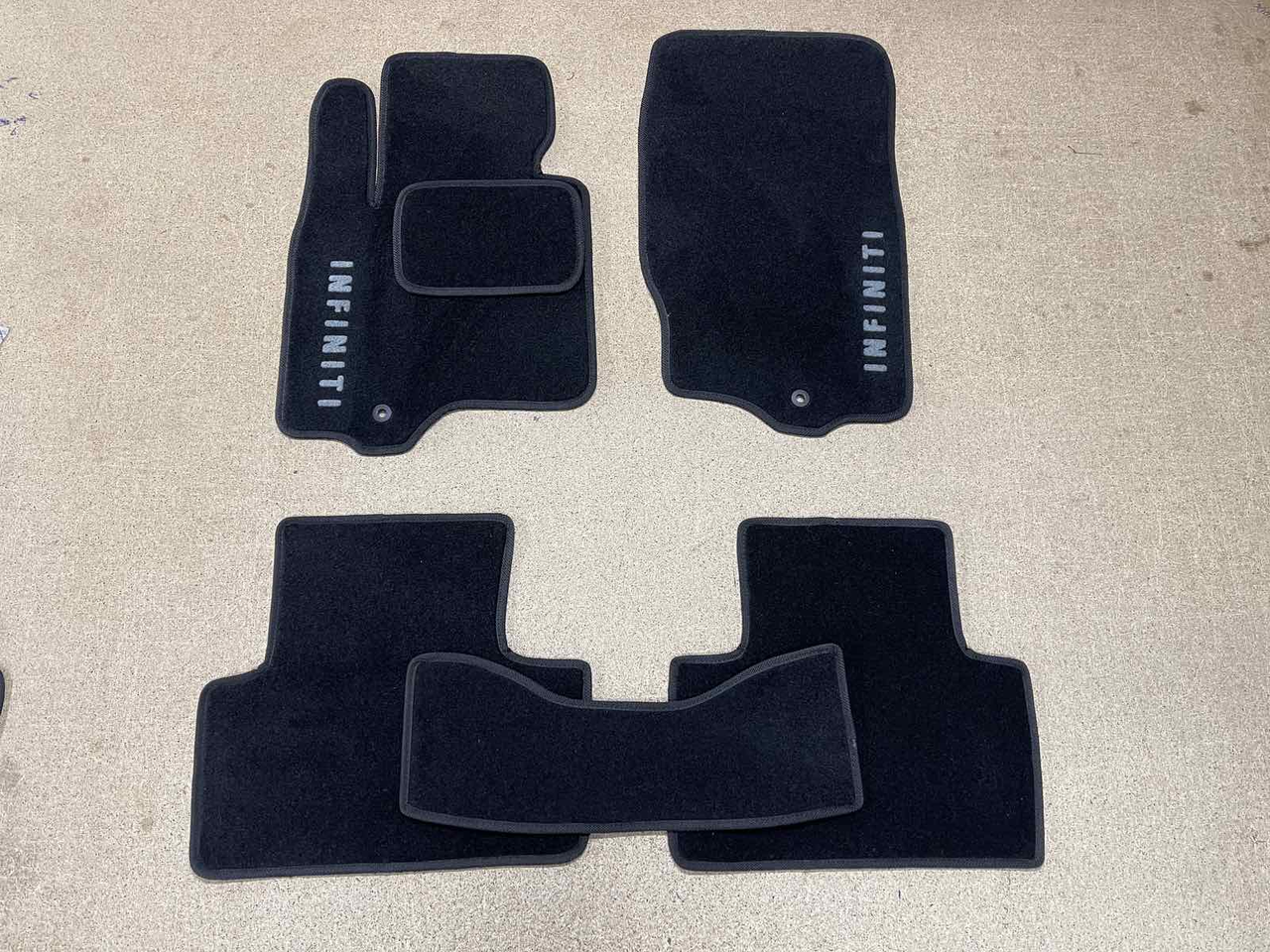 Килимки автомобільні ворсові в салон для Infiniti FX35/45/QX70 2008-2013 Чорний