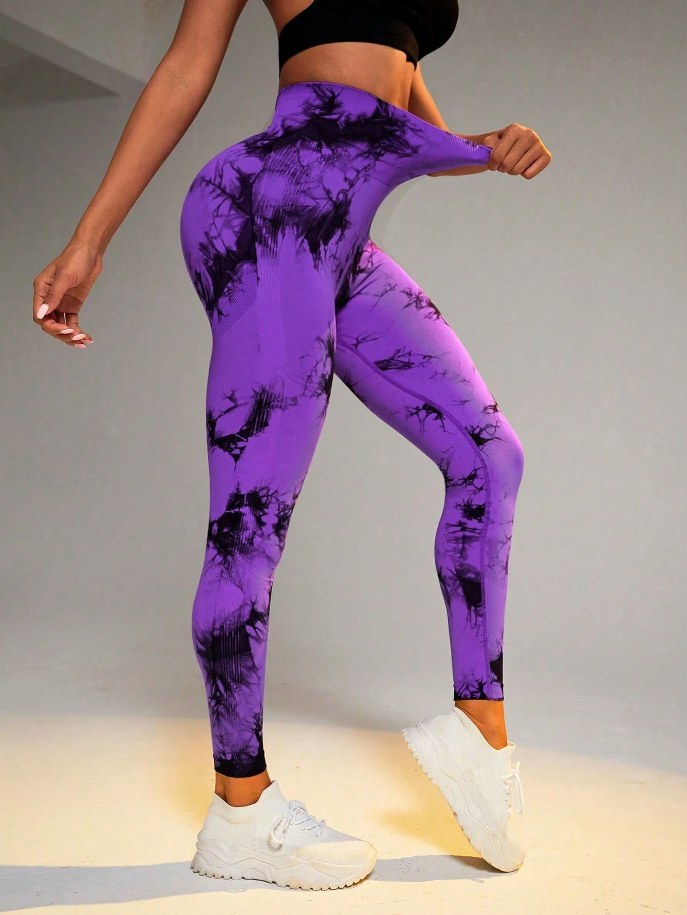 Лосини спортивні жіночі з ефектом push up для фітнесу та тренувань в залі XL Фіолетовий (70096XL) - фото 5 Лосини спортивні жіночі з ефектом push up для фітнесу та тренувань в залі XL Фіолетовий (70096XL) - фото 5