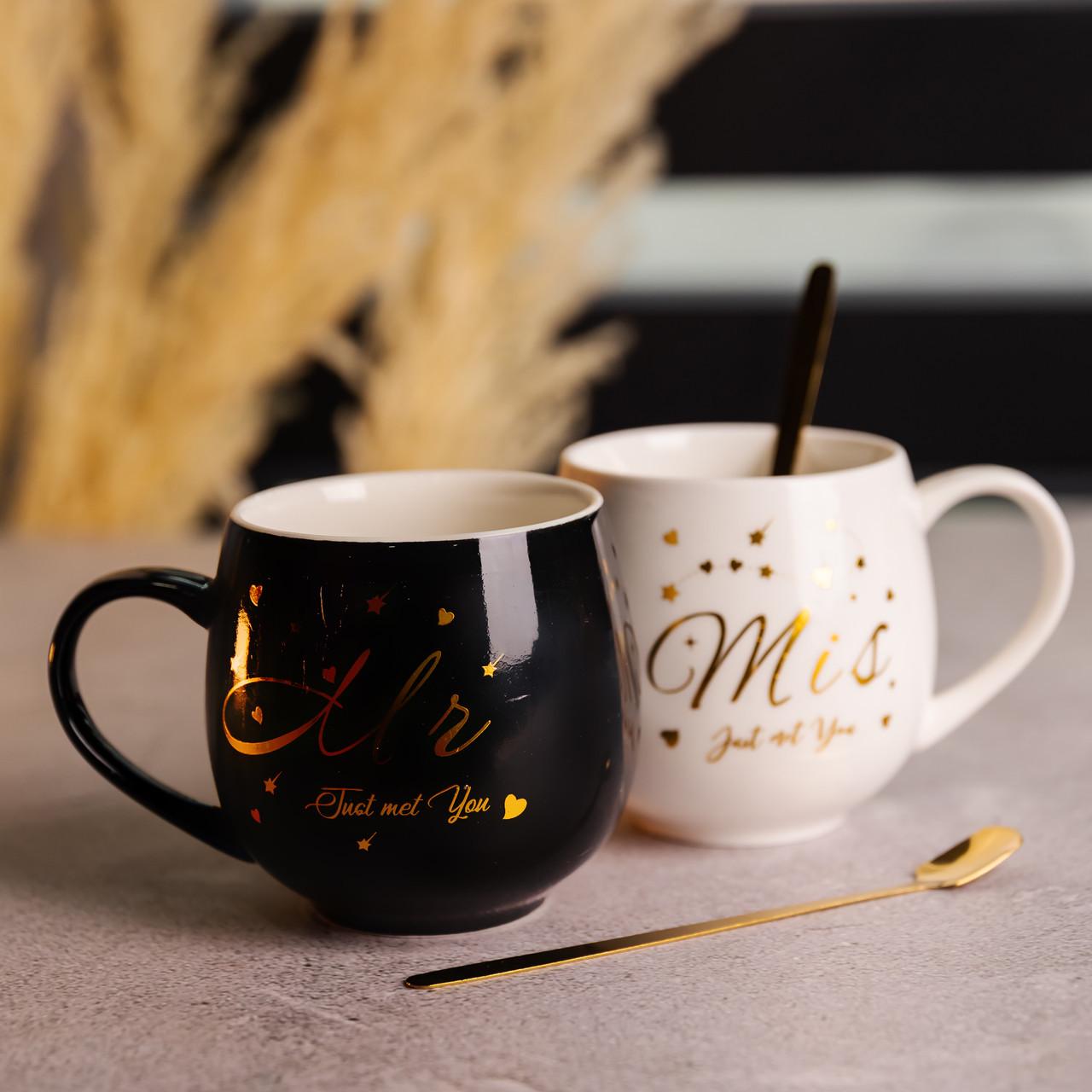 Набор чашек фарфоровых Mr&Mis с ложкой 2 шт. по 350 мл Черный с белым (FM-29) - фото 2 Набор чашек фарфоровых Mr&Mis с ложкой 2 шт. по 350 мл Черный с белым (FM-29) - фото 2