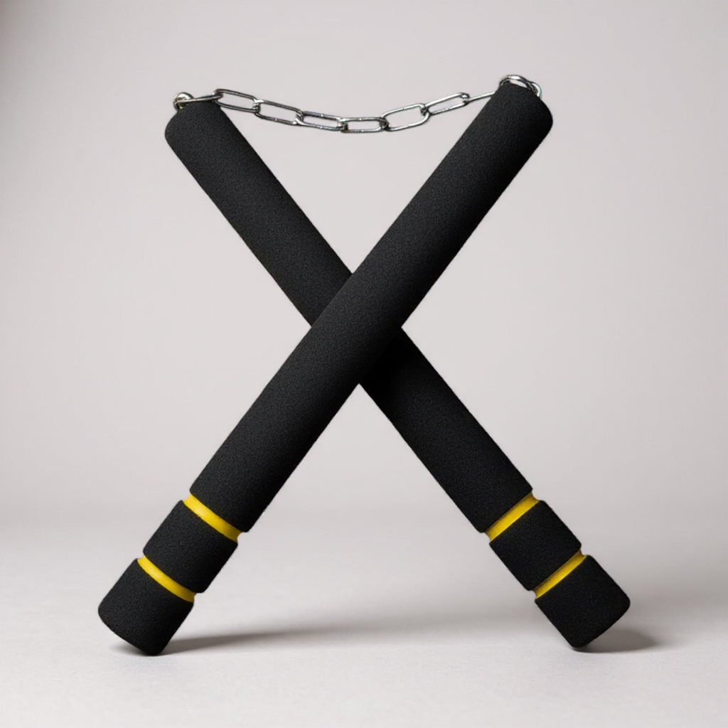 Нунчаки тренировочные Univerza с цепью неопреновым покрытием для начинающих Черно-желтый - фото 1 Нунчаки тренировочные Univerza с цепью неопреновым покрытием для начинающих Черно-желтый - фото 1