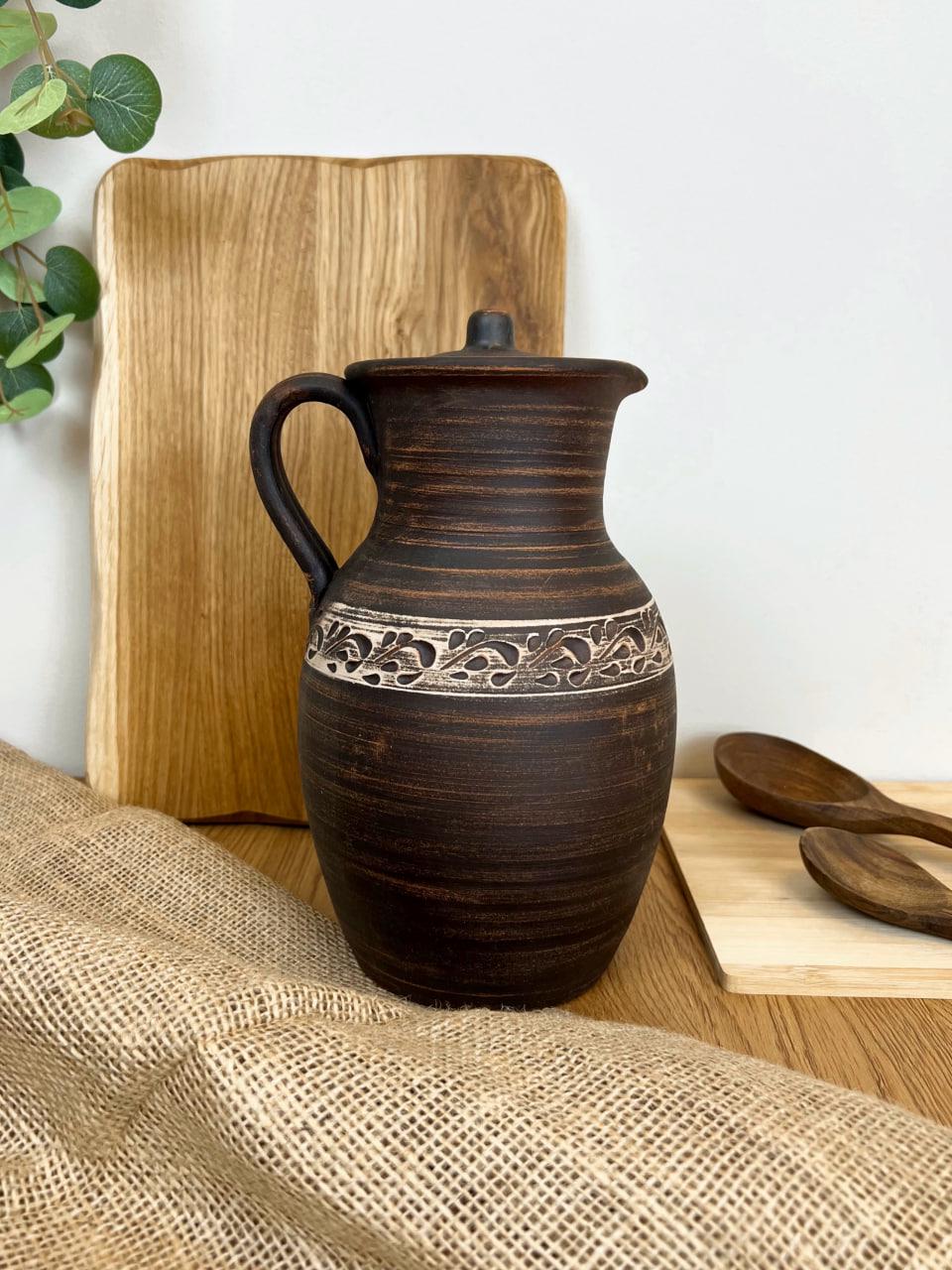 Глек з ручкою глиняний різьблений Гражда Ангоб 2,5 л (13001-39)