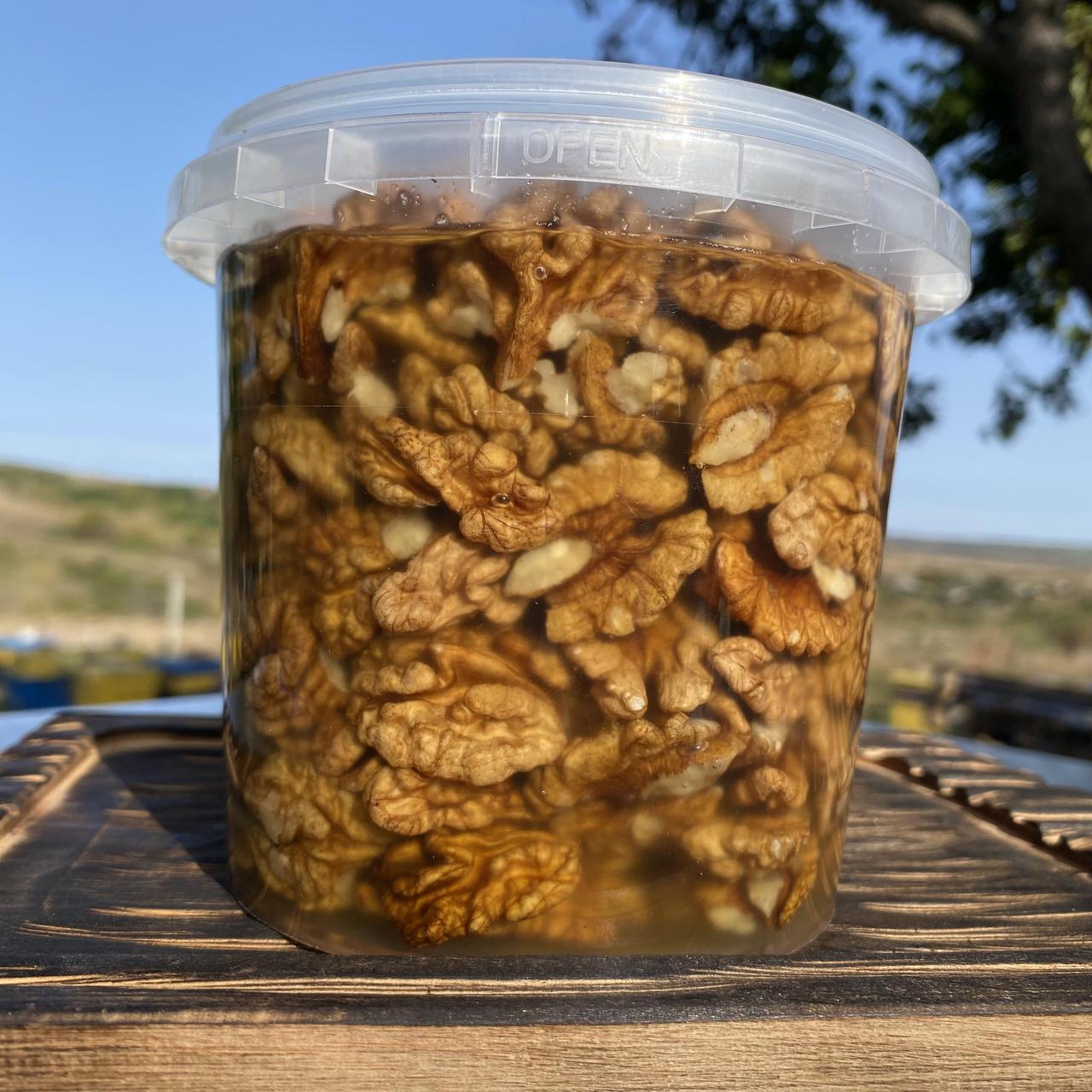 Грецкие орехи с медом акации 1 л 1200 г (1495920030)