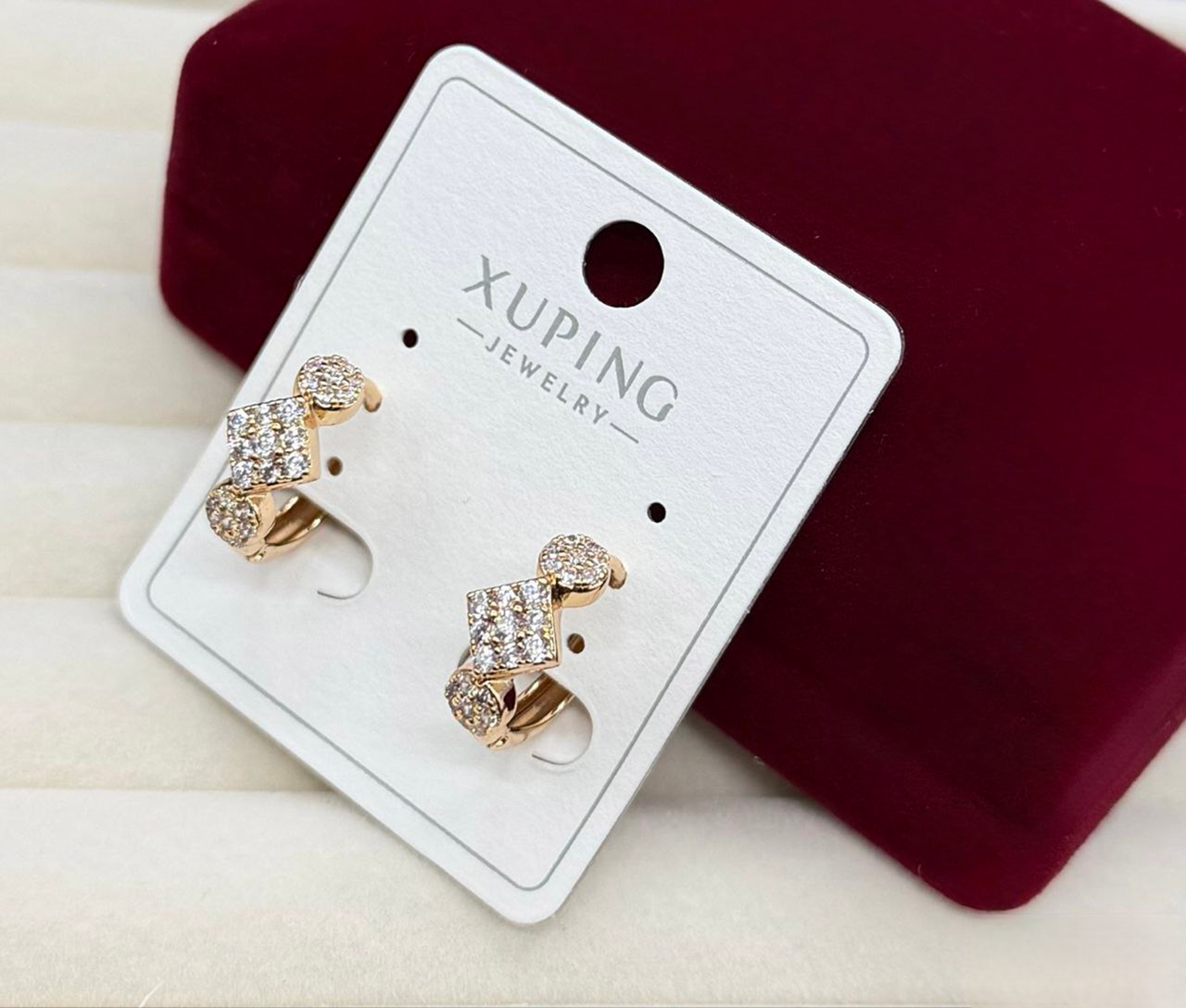 Серьги Xuping гипоаллергенное медицинское золото геометрические с кристаллами (2906414890)