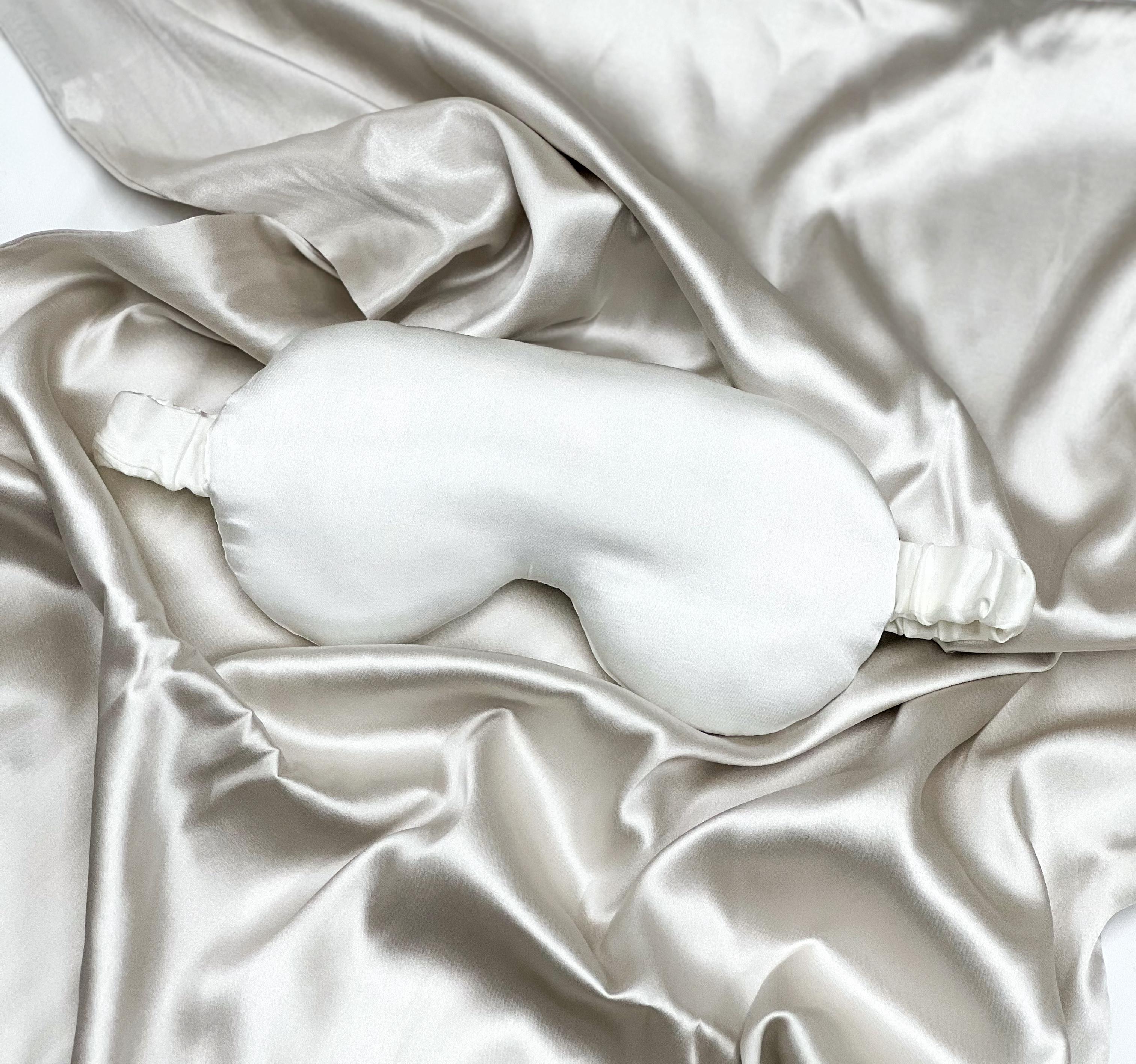 Маска для сну жіноча HYGG шовкова Молочний (396312)