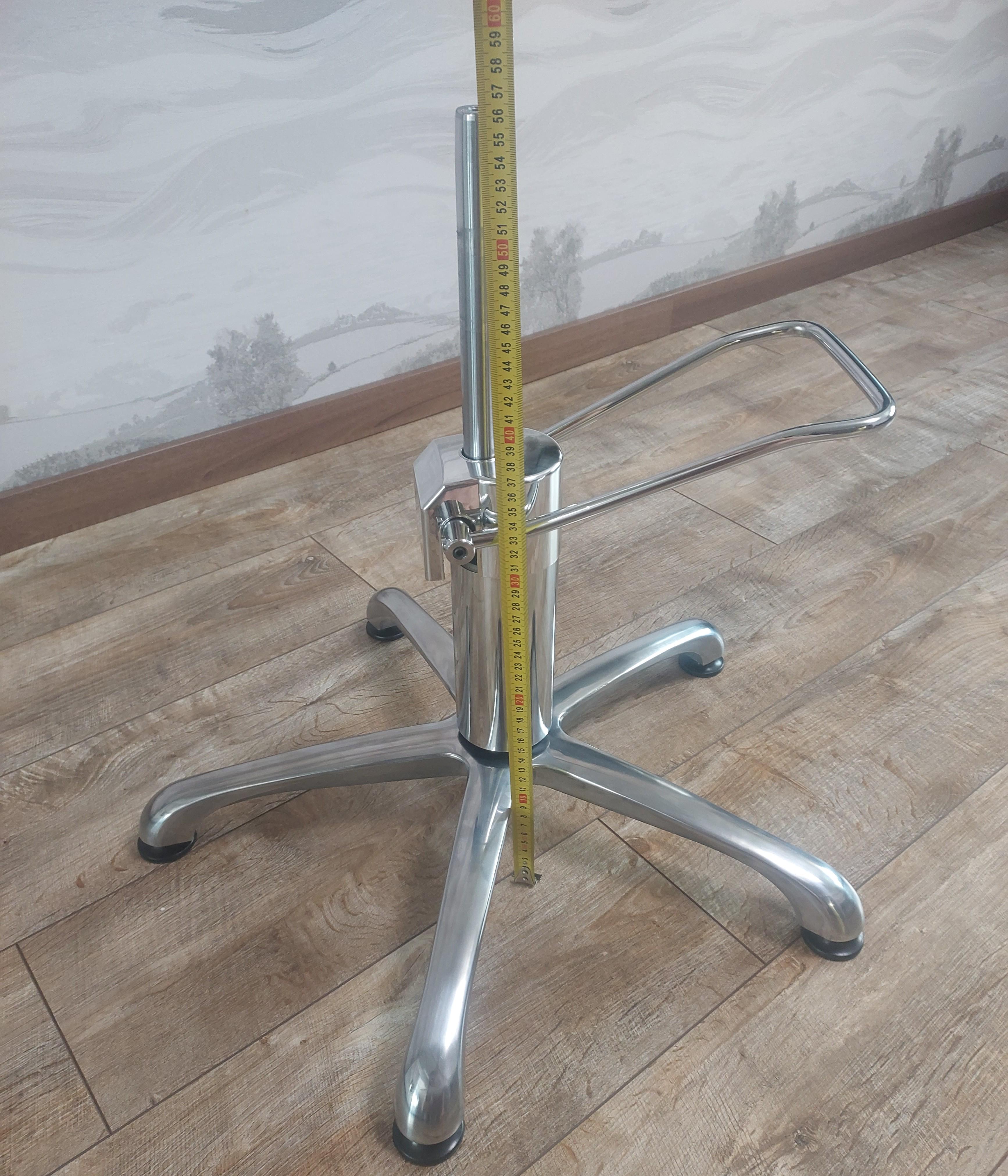 Ніжка п'ятилуччя для перукарських крісел ДенІС professional з гідравлікою в зборі на 1 болт (27327856) - фото 3 Ніжка п'ятилуччя для перукарських крісел ДенІС professional з гідравлікою в зборі на 1 болт (27327856) - фото 3