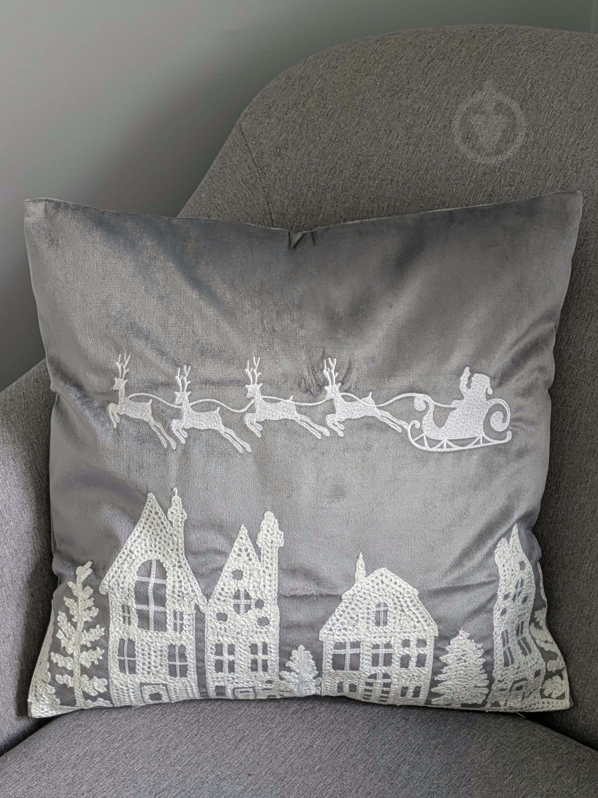 Наволочка новогодняя Автомобиль с выбитым рисунком 45х45 см (29506258) Наволочка новогодняя Автомобиль с выбитым рисунком 45х45 см (29506258)