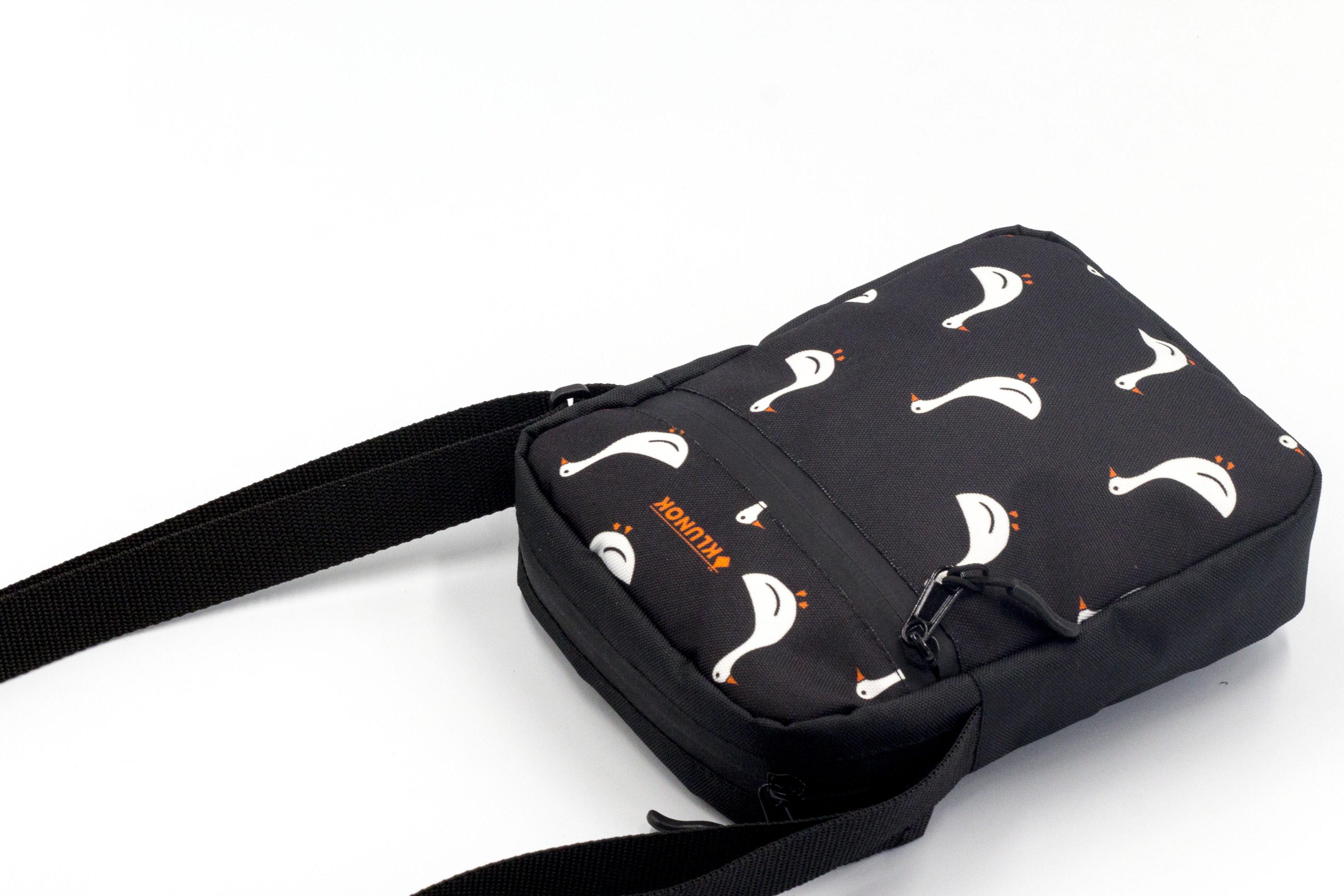 Сумка месенджер через плече Гуси 16х21х6 см Чорний (К-19) - фото 4 Сумка месенджер через плече Гуси 16х21х6 см Чорний (К-19) - фото 4