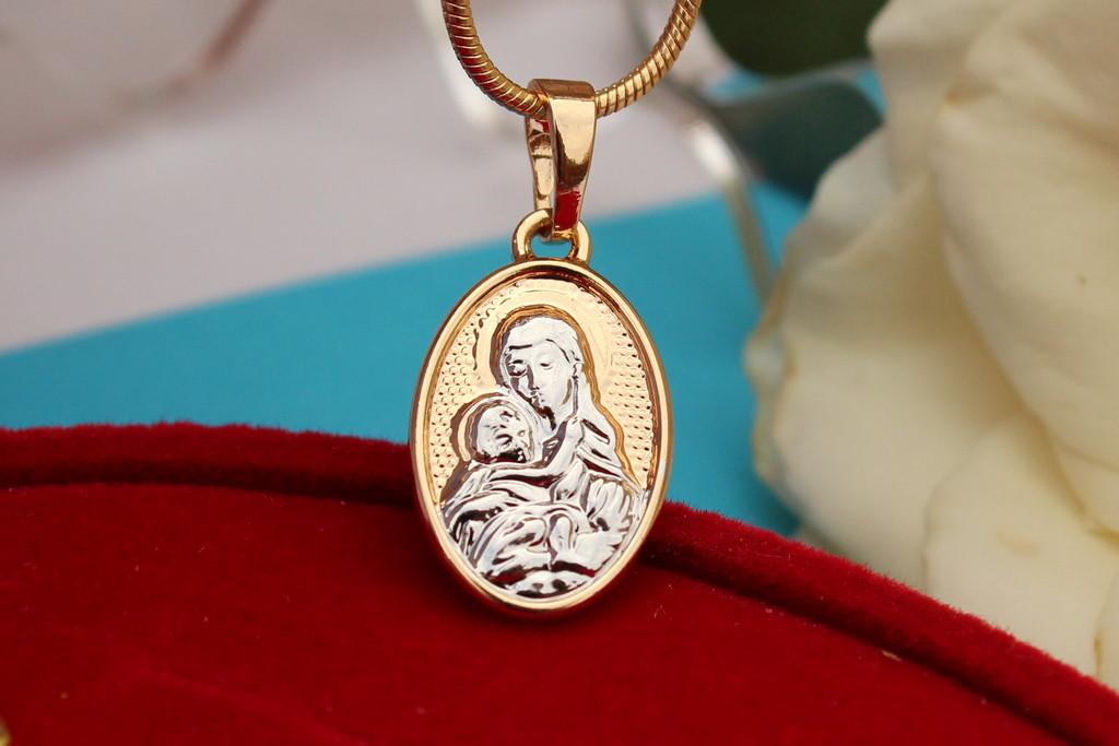Ладанка Xuping Jewelry Богородица с младенцем в золотистой оправе 1,6 см Серебристый