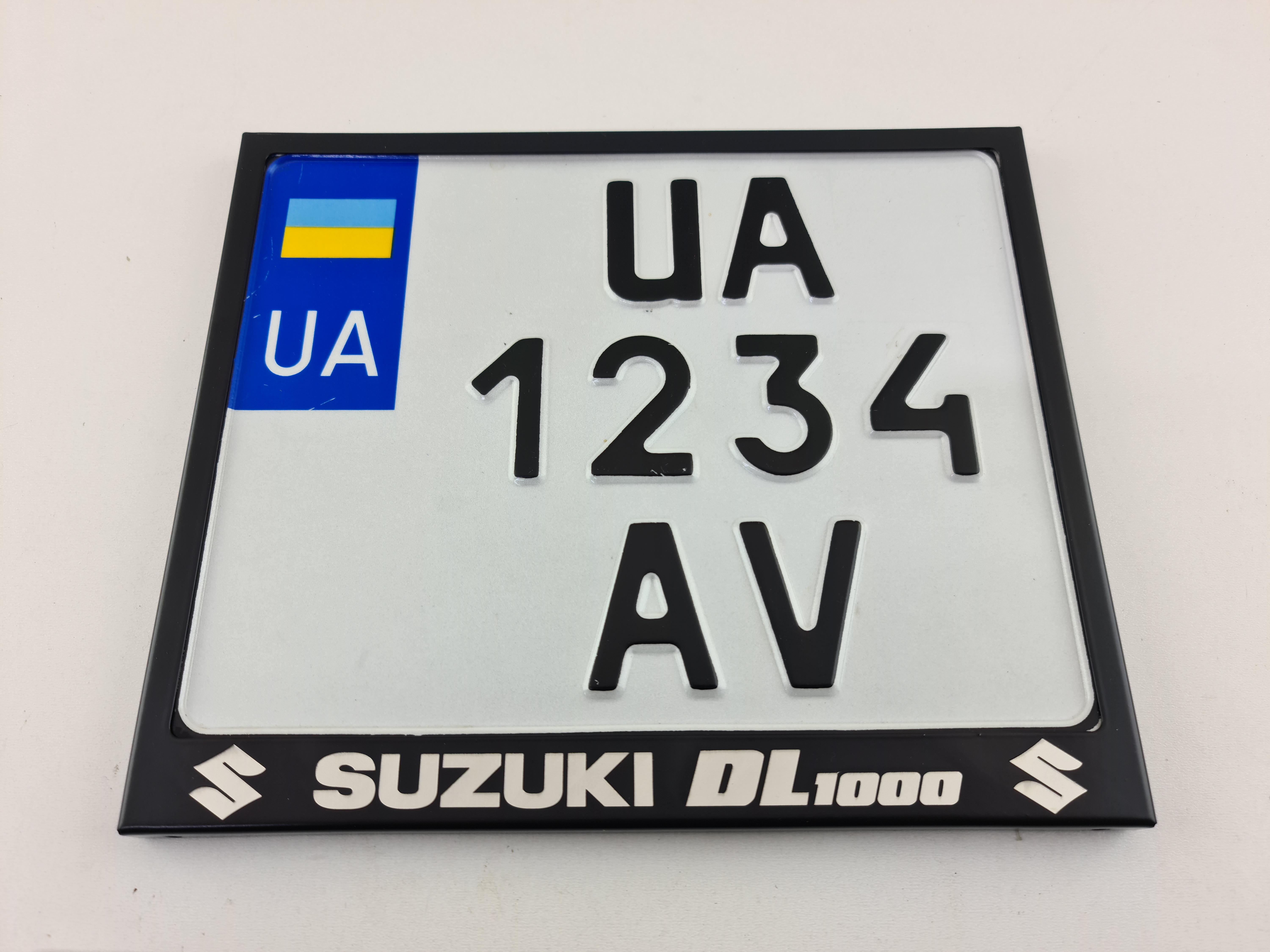 Рамка для мотоциклетного номера Suzuki DL1000 174х220 мм Чорний (VH-S1722SUDL1SBL)