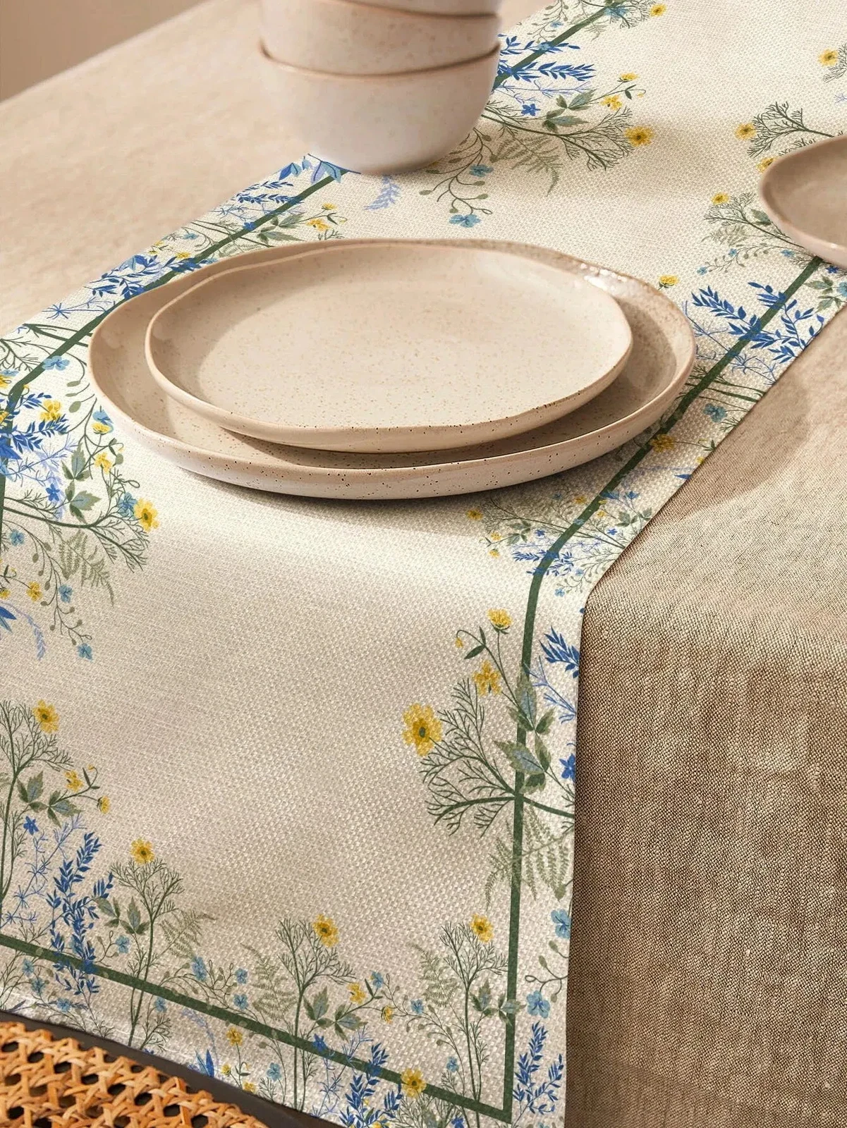 Дорожка ранер на стол Spring flowers 33х183 см - фото 2