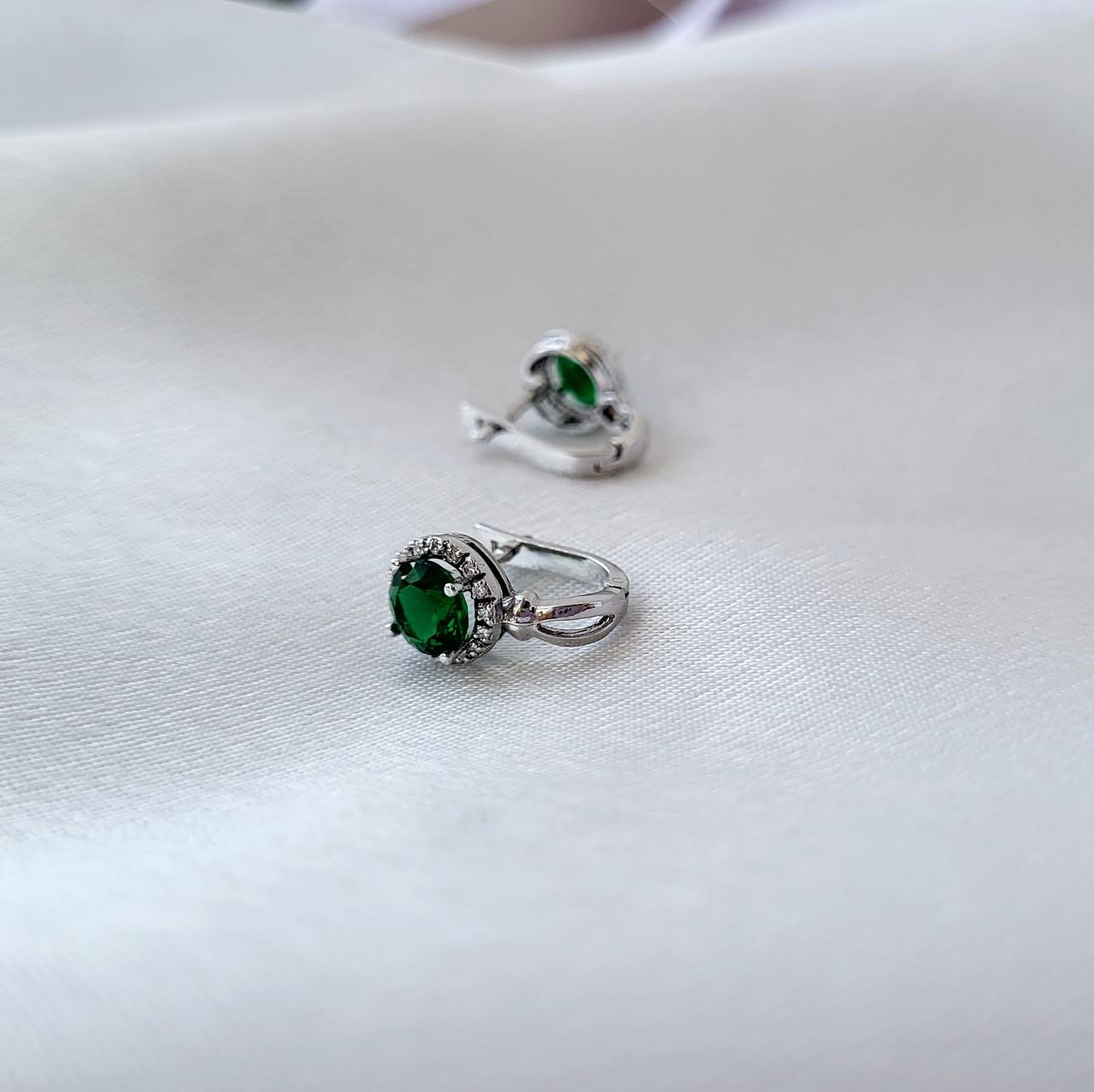 Серьги Круг с большим зеленым камнем из серебра 925 пробы 2,10 г (5801ор)
