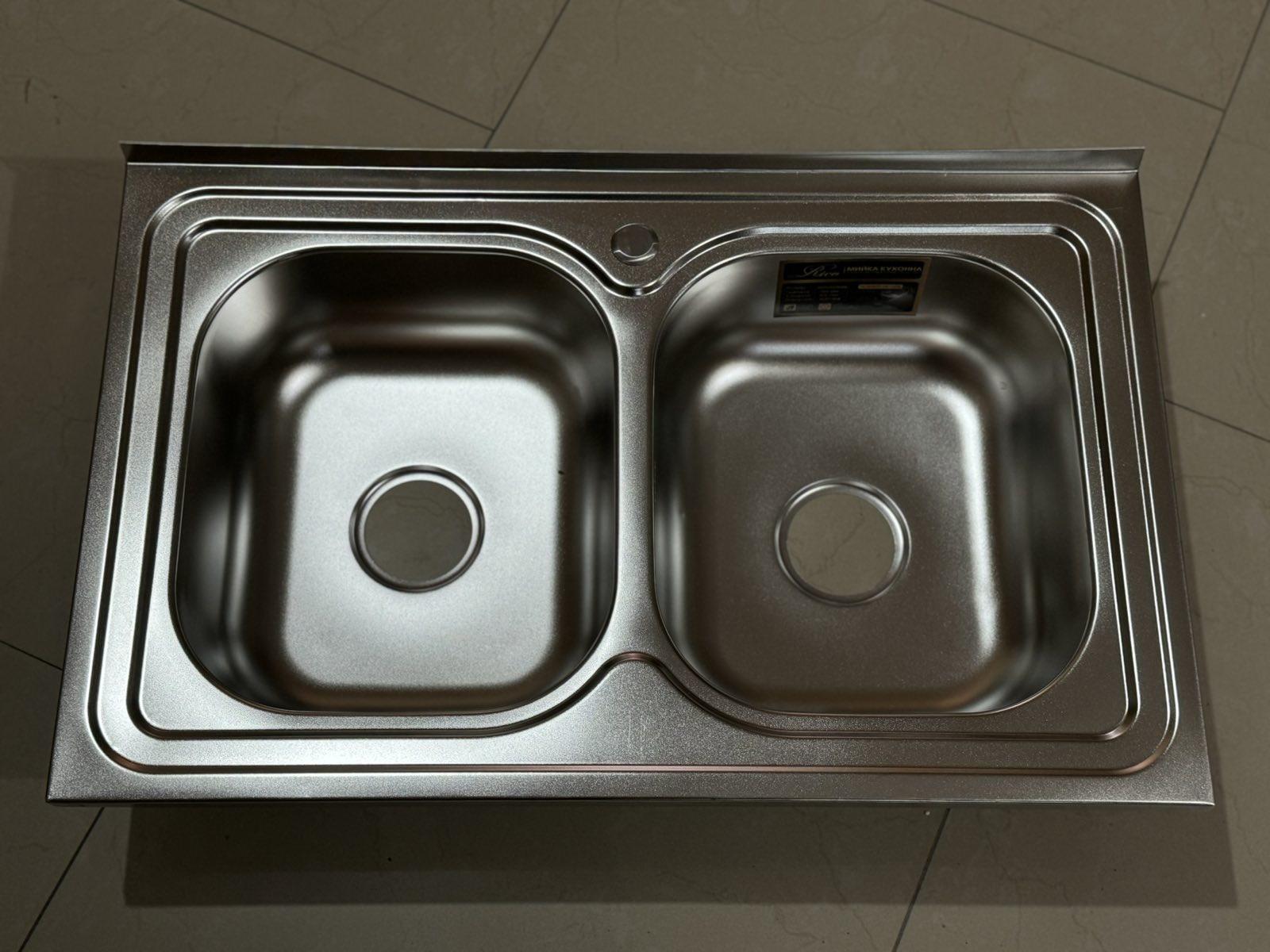 Мийка нержавіюча накладна подвійна матова 800х500х180 мм 0,8 мм (RC5080) - фото 4 Мийка нержавіюча накладна подвійна матова 800х500х180 мм 0,8 мм (RC5080) - фото 4