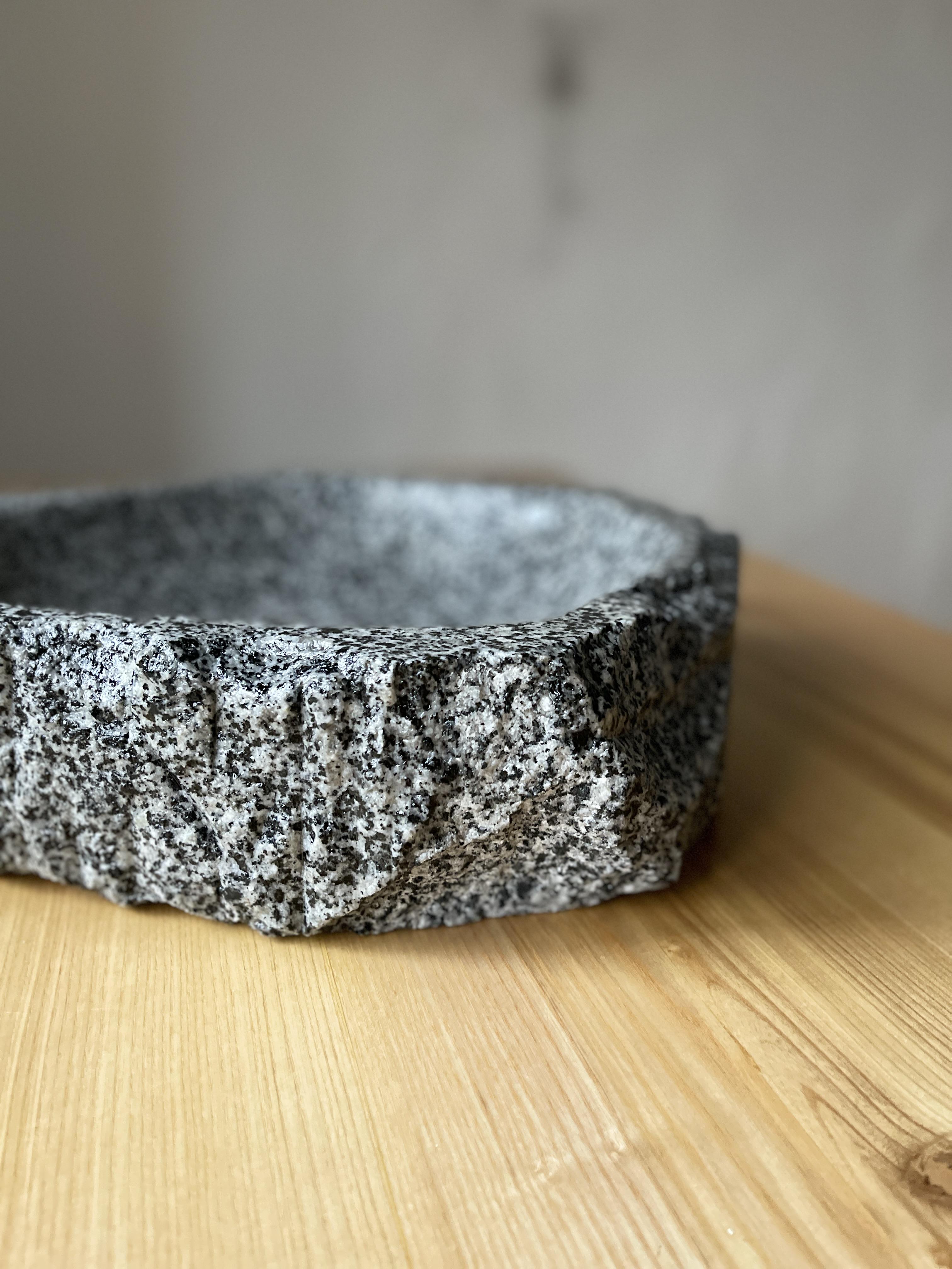 Умивальник з натурального каменю Покостівський граніт 40х35х11см (29014279) - фото 3 Умивальник з натурального каменю Покостівський граніт 40х35х11см (29014279) - фото 3