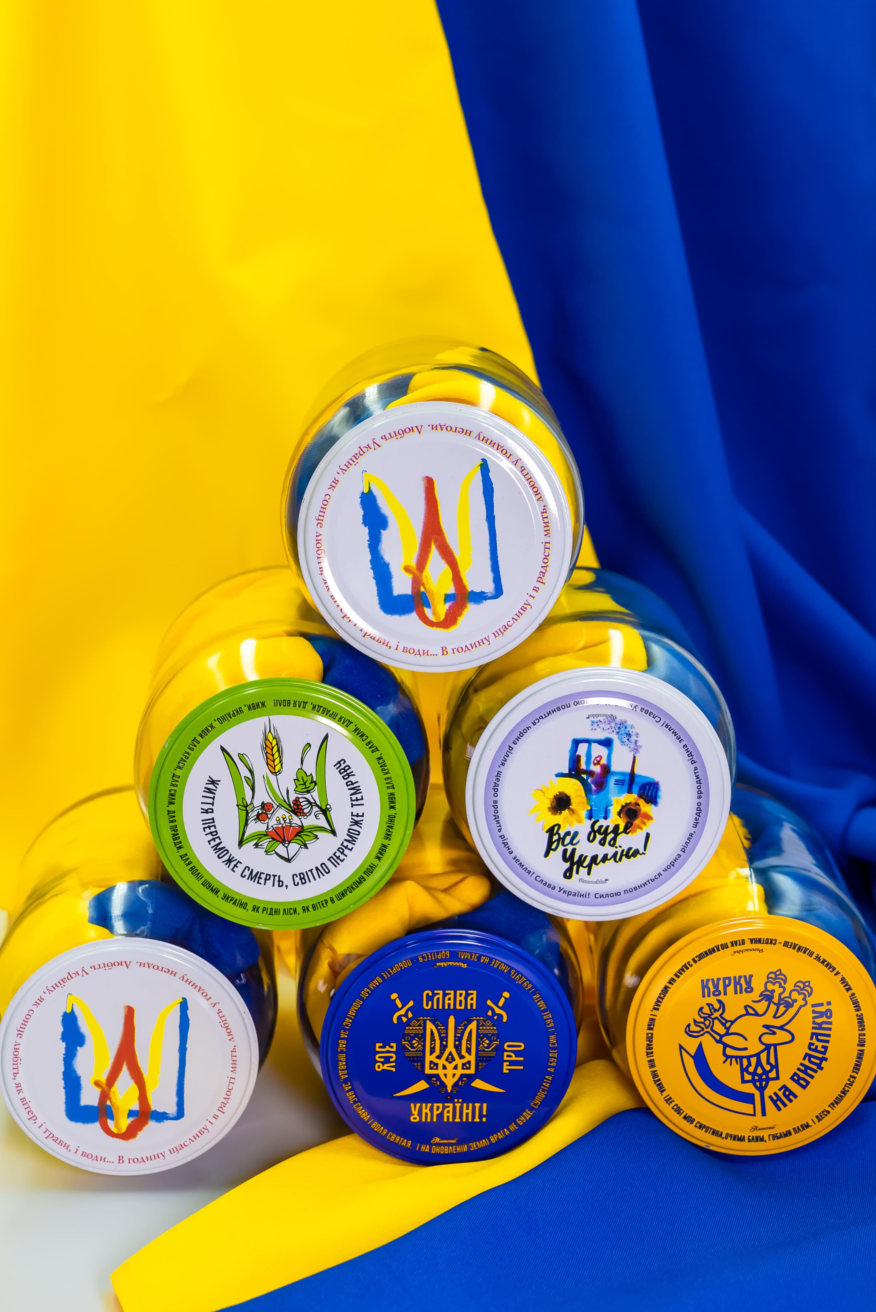 Флаг Украины ко дню Победы в банке "Життя переможе смерть Світло Переможе Темряву" - фото 6