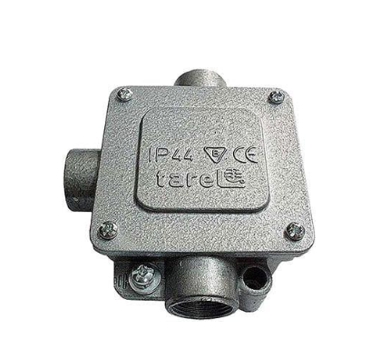 Розподільна коробка E.NEXT 96х110х42 мм зовнішня 3 трубних введення P11 з клемником 5х2,5 мм2 IP44 алюміній (017)