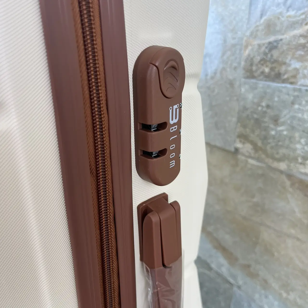 Чемодан дорожный Bloom 1507 М 63 л Молочный - фото 4