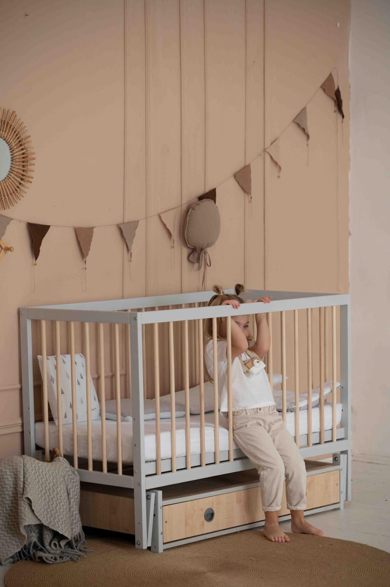 Кроватка детская Кузя Сказка с ящиком Серый