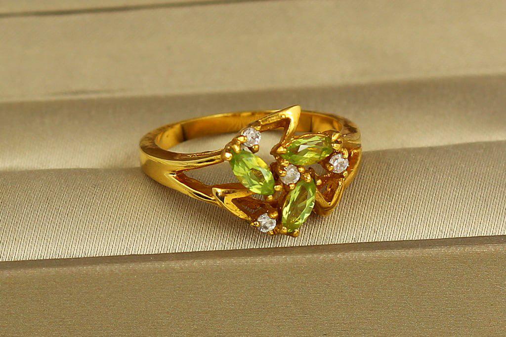 Кольцо Звезда оливин р. 19 Золотистый (28957078)