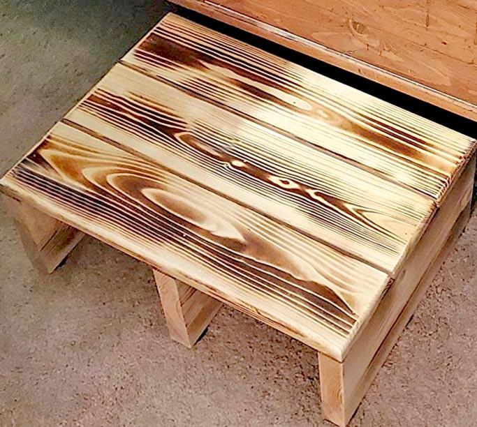 Стульчик из дерева Слитер Бенгала (ТАБ-013427)