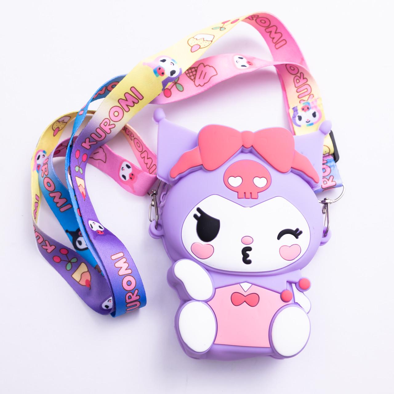 Детская сумочка Kuromi силиконовая на молнии 15х10х3 см Сиреневый (HP-55-6V) - фото 1 Детская сумочка Kuromi силиконовая на молнии 15х10х3 см Сиреневый (HP-55-6V) - фото 1