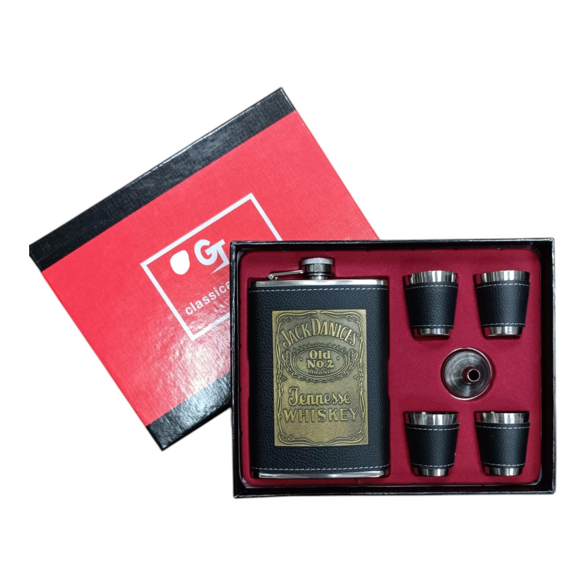 Набір подарунковий GT Jack Daniel's 6в1 фляга/лійка/стопки 4 шт. 9Oz 256 мл (26621418) - фото 1 Набір подарунковий GT Jack Daniel's 6в1 фляга/лійка/стопки 4 шт. 9Oz 256 мл (26621418) - фото 1