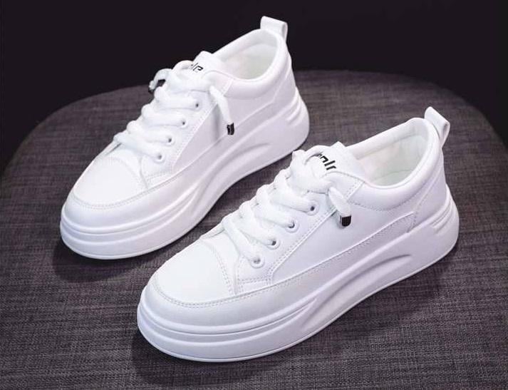 Кросівки жіночі весняно -літні р. 37 Білий