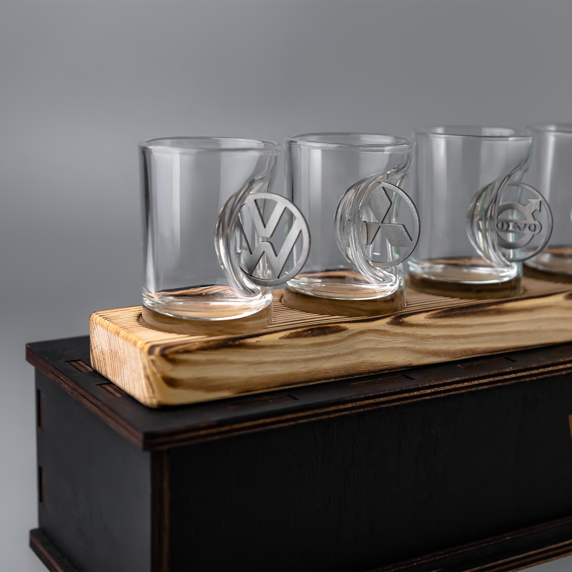 Подарочный набор рюмок VSKLO с автомобильными вставками микс в подарочной упаковке (19603330)