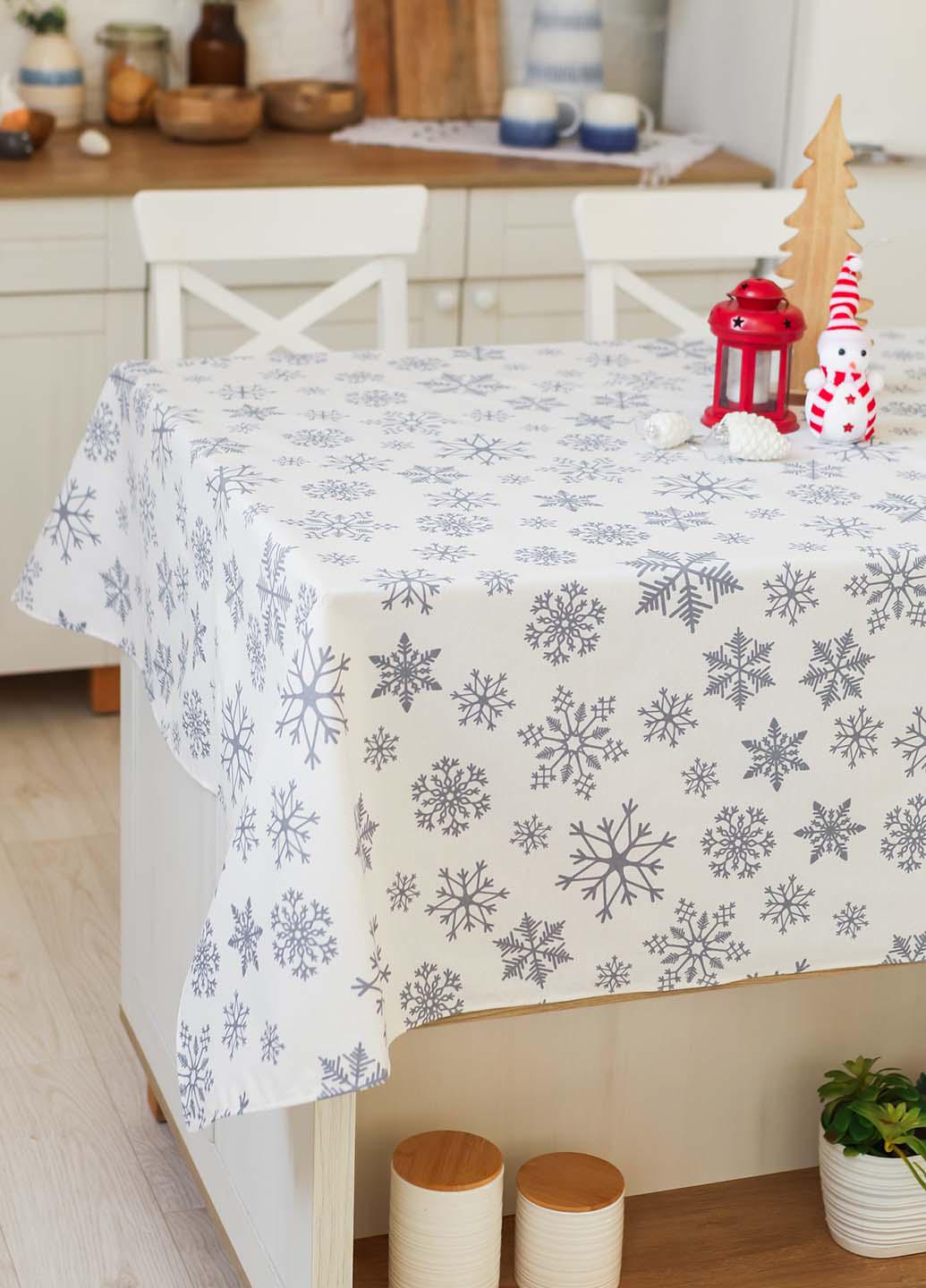 Скатертина новорічна бавовняна Сніжинки сірі на білому розкладний стіл 1,5х2,2 м (ссб22) Скатертина новорічна бавовняна Сніжинки сірі на білому розкладний стіл 1,5х2,2 м (ссб22)