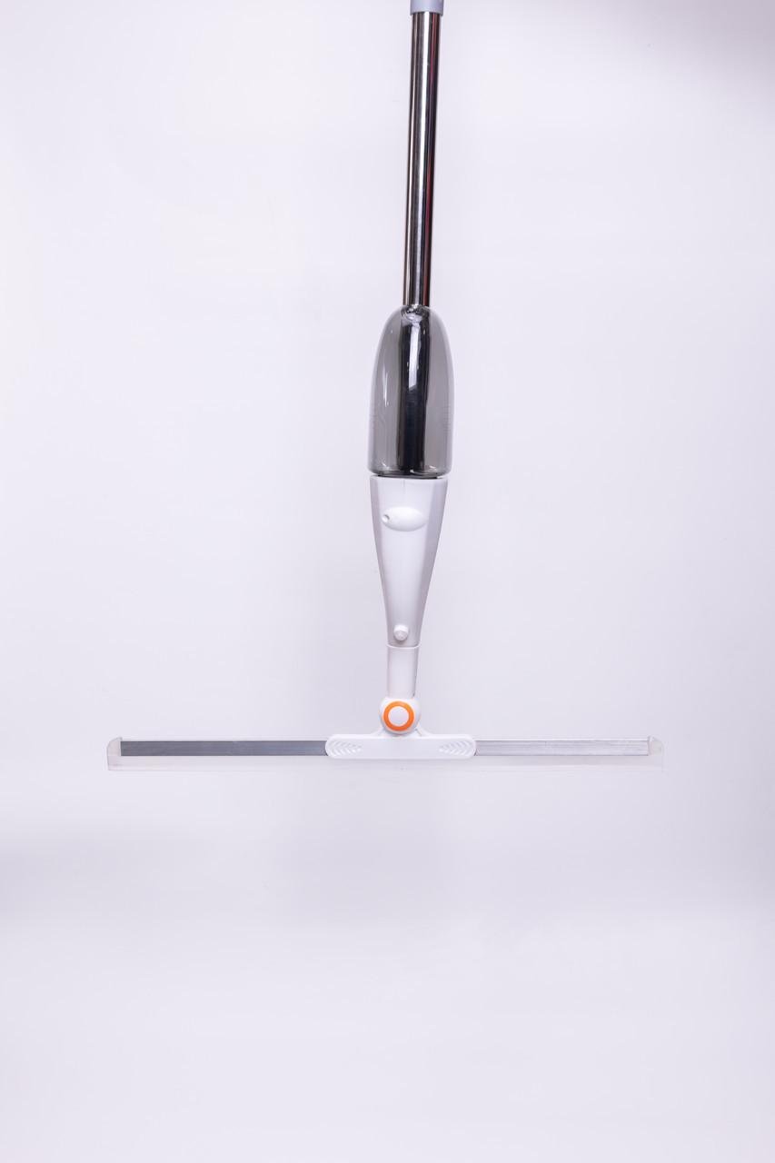 Швабра-скребок с распылителем и длинной металлической ручкой для мытья твердых поверхностей - фото 3
