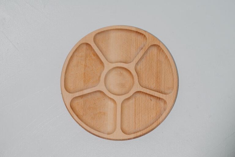 Дошка для подачі страв із секціями