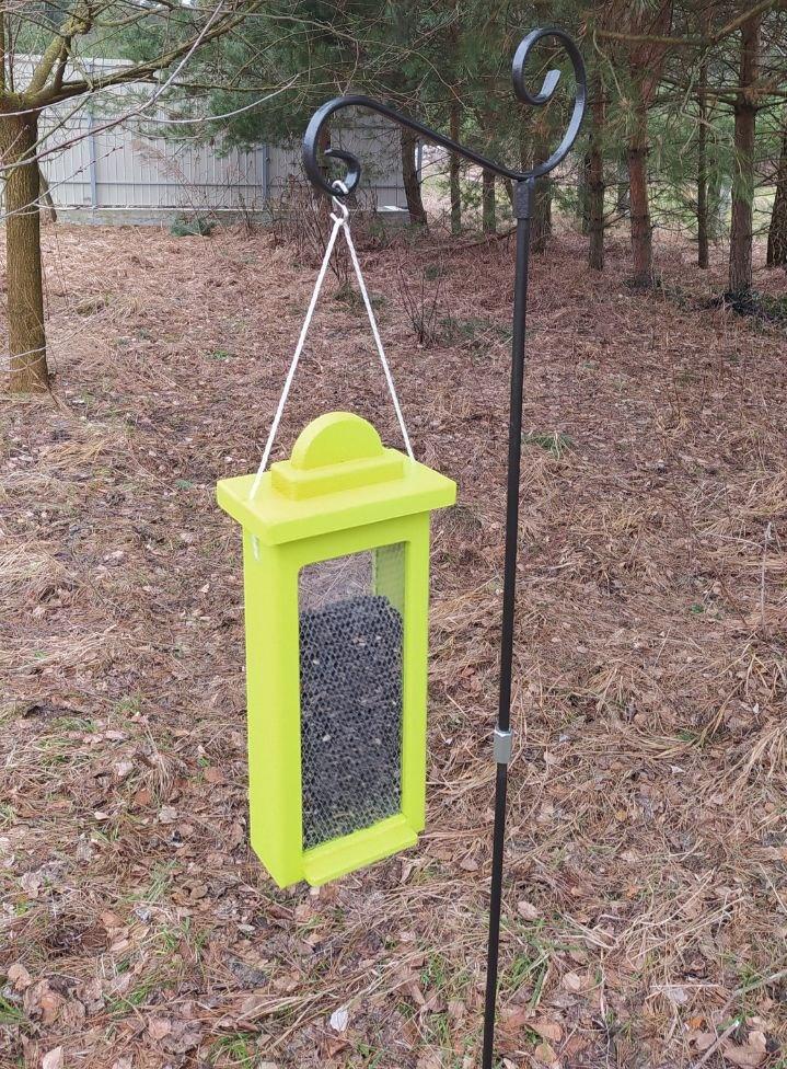 Кормушка для птиц подвесная Эйрен бункерного типа 40х18х11 см из сосновой древесины. - фото 3 Кормушка для птиц подвесная Эйрен бункерного типа 40х18х11 см из сосновой древесины. - фото 3