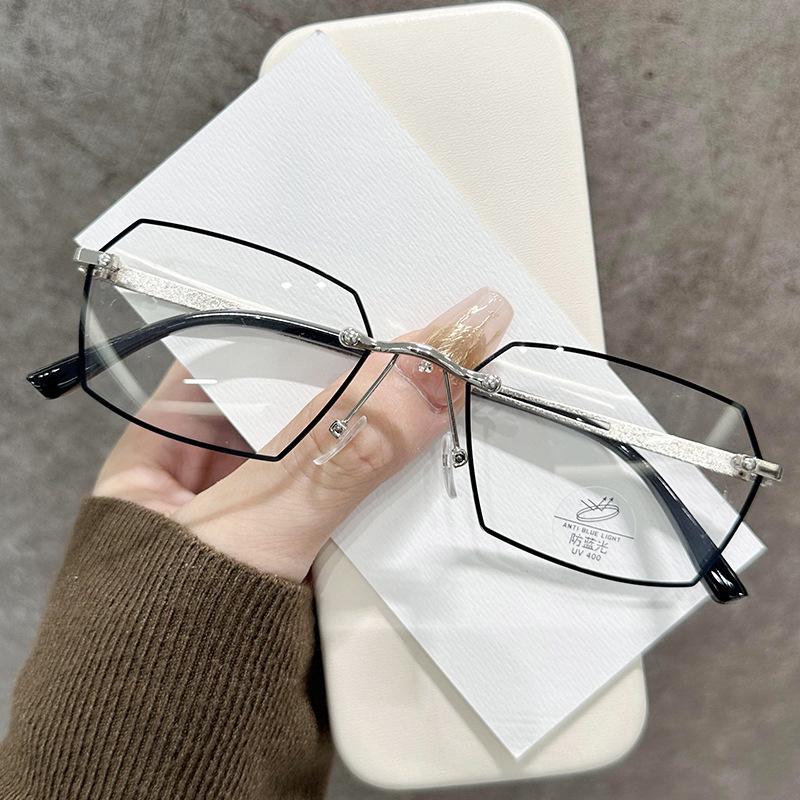 Фотохромні окуляри PhotoGlas для читання з блокуванням синього світла/діоптрія +2,0 оправа Сріблястий (2383) - фото 4 Фотохромні окуляри PhotoGlas для читання з блокуванням синього світла/діоптрія +2,0 оправа Сріблястий (2383) - фото 4