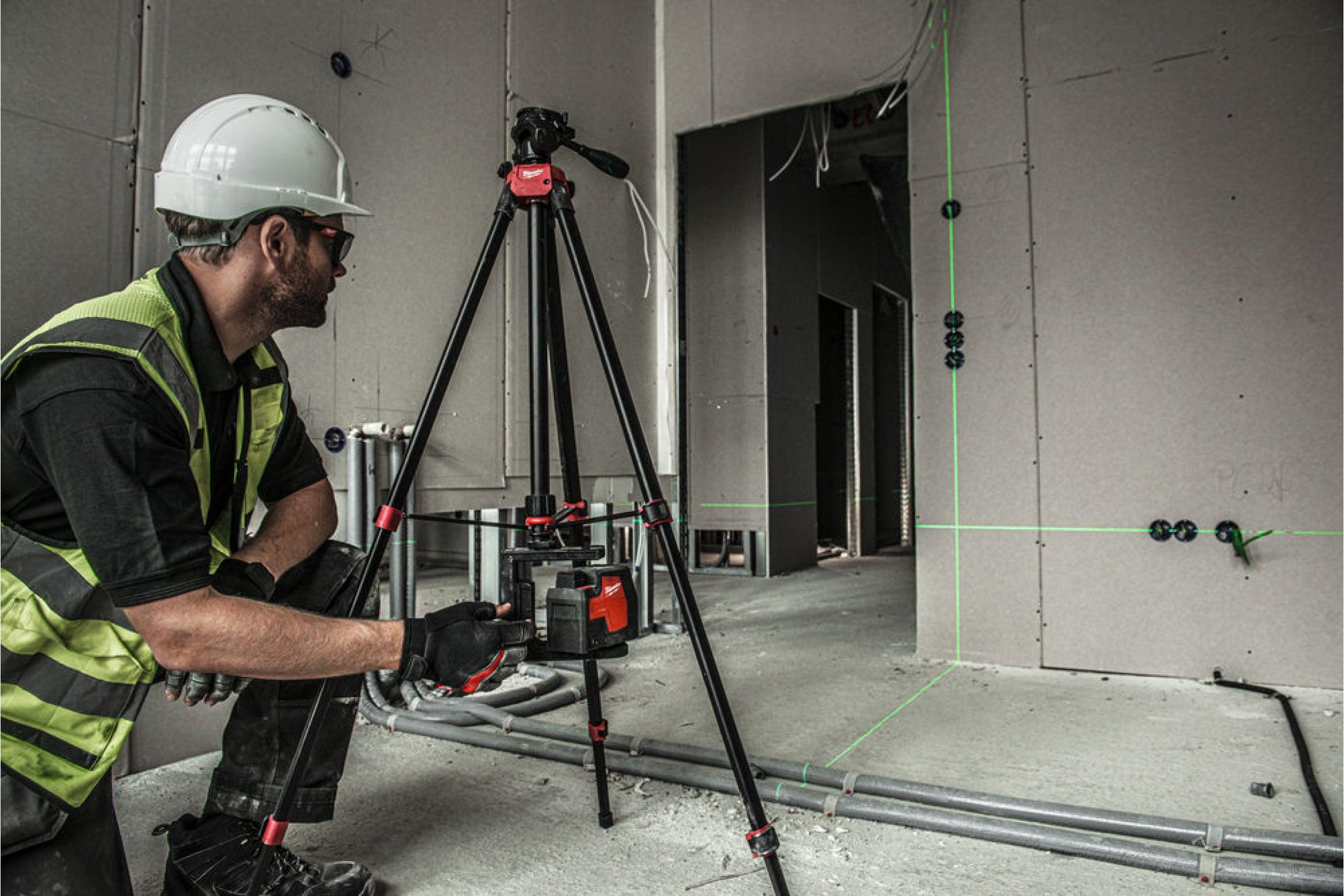 Линейно-точечный лазерный нивелир Milwaukee L4 CLLP-301C (4933478099) - фото 12 Линейно-точечный лазерный нивелир Milwaukee L4 CLLP-301C (4933478099) - фото 12