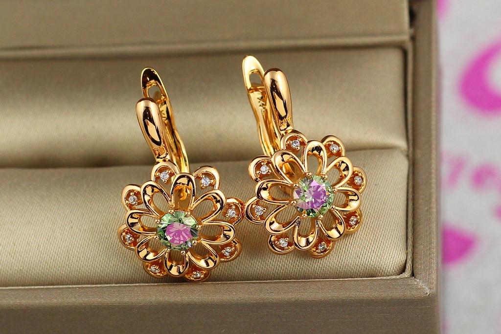 Серьги Xuping Jewelry Ромашка с зелеными камнями хамелеон 2,5 см Золотистый