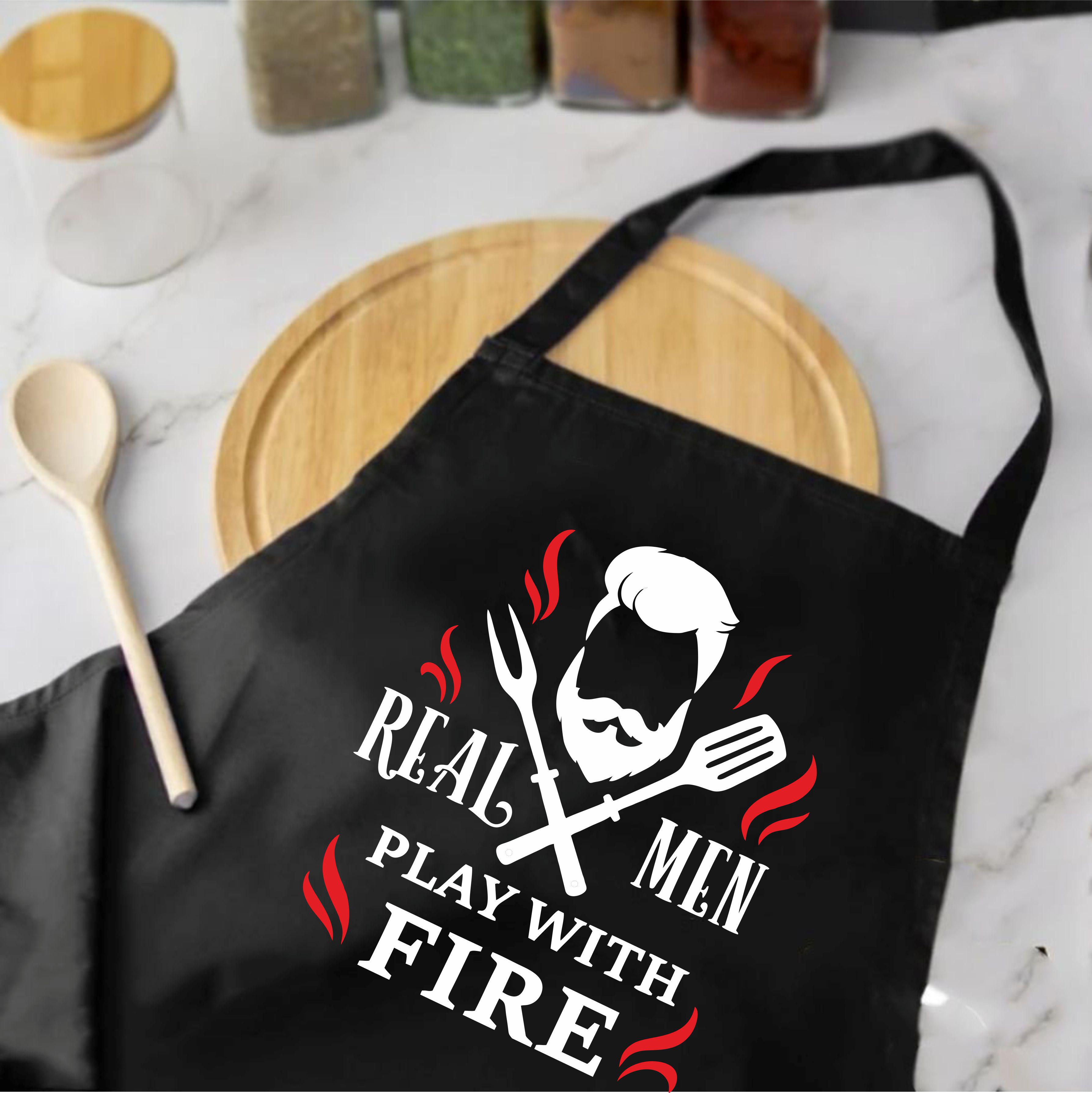 Фартух з написом Real men play with fire 73х64 см Чорний (2105670551) - фото 2 Фартух з написом Real men play with fire 73х64 см Чорний (2105670551) - фото 2