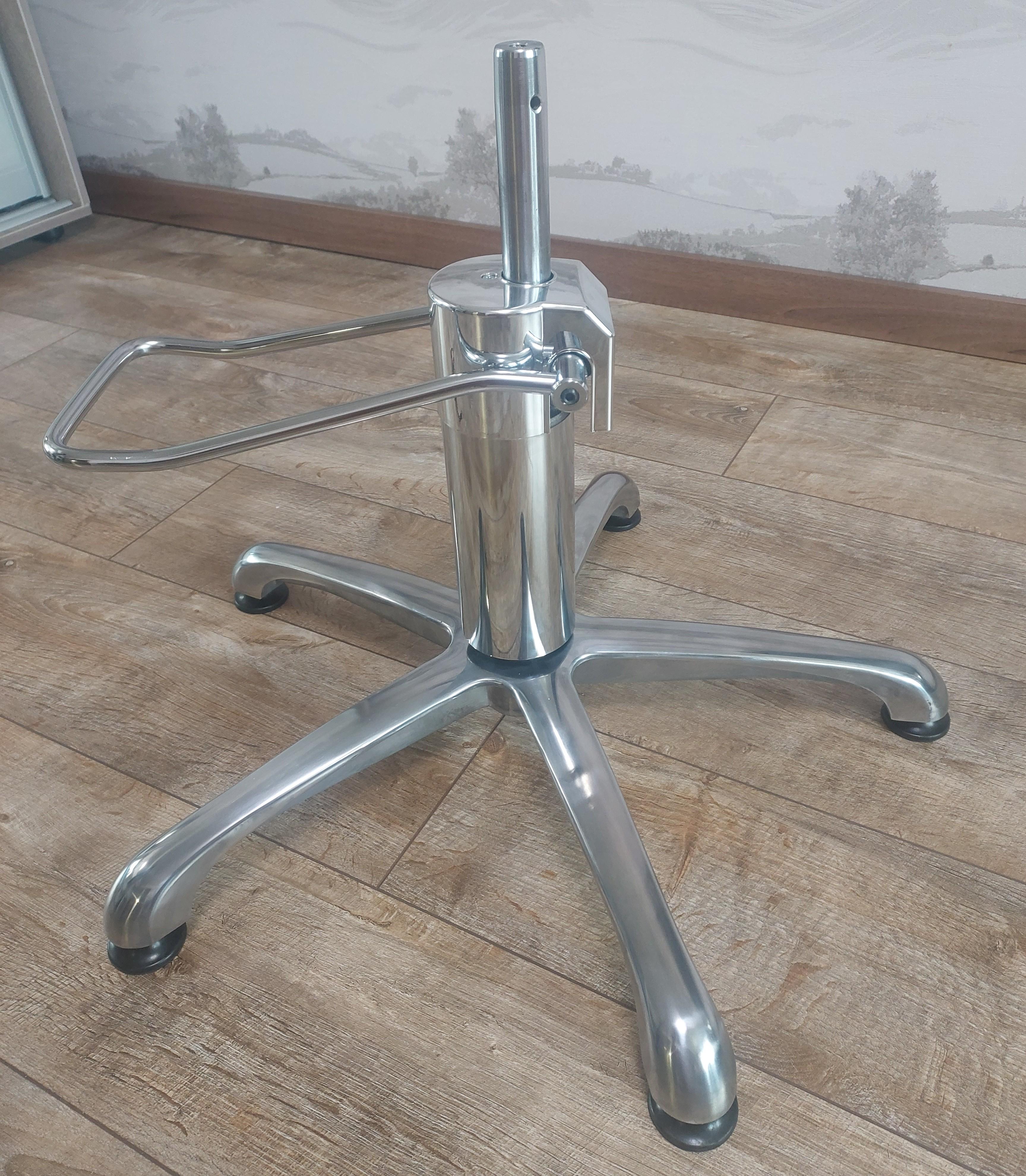 Ніжка п'ятилуччя для перукарських крісел ДенІС professional з гідравлікою в зборі на 1 болт (27327856) - фото 2 Ніжка п'ятилуччя для перукарських крісел ДенІС professional з гідравлікою в зборі на 1 болт (27327856) - фото 2